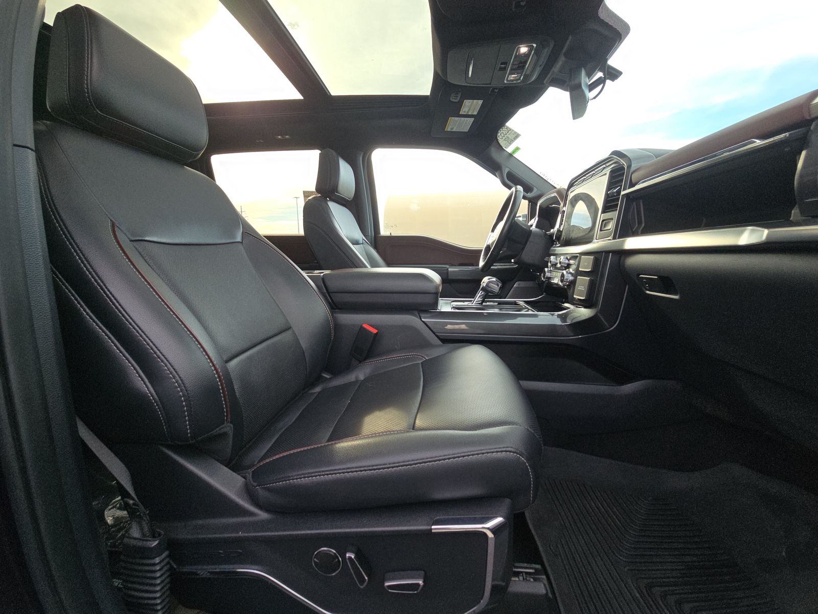 2023 Ford F-150 Lariat AWD