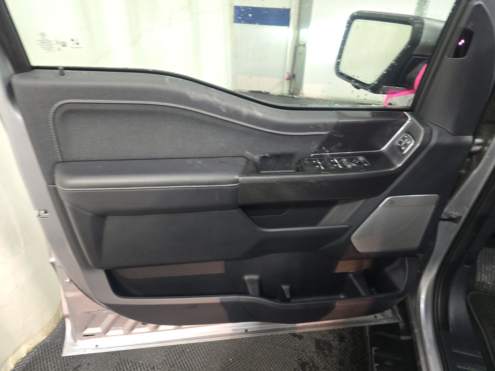 2025 Ford F-150 Lariat AWD