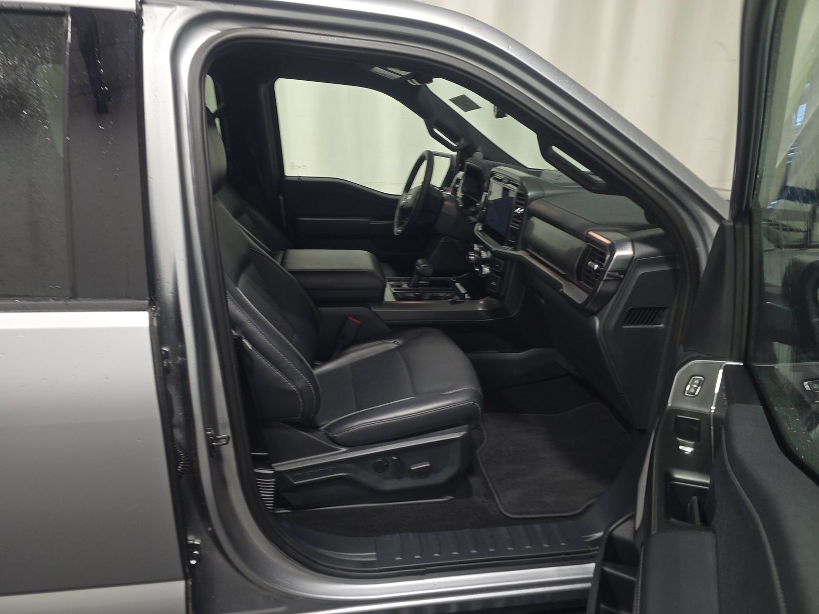 2025 Ford F-150 Lariat AWD