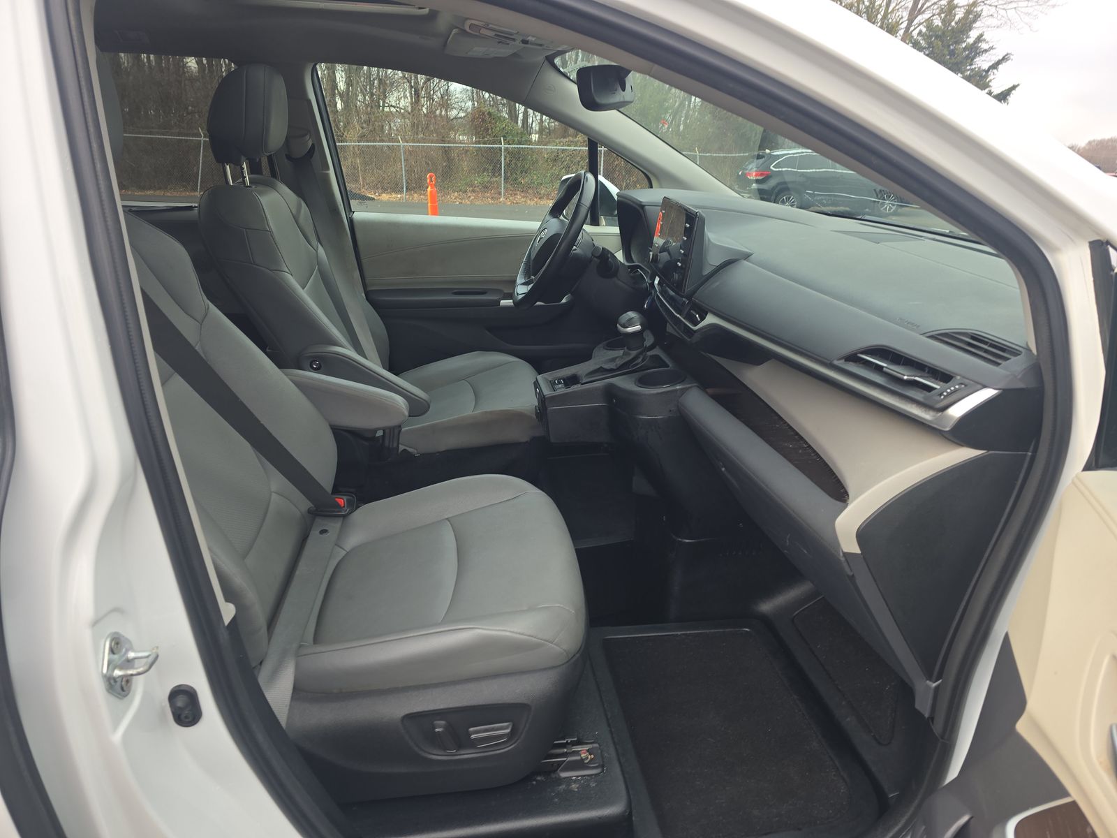 2023 Toyota Sienna XLE FWD