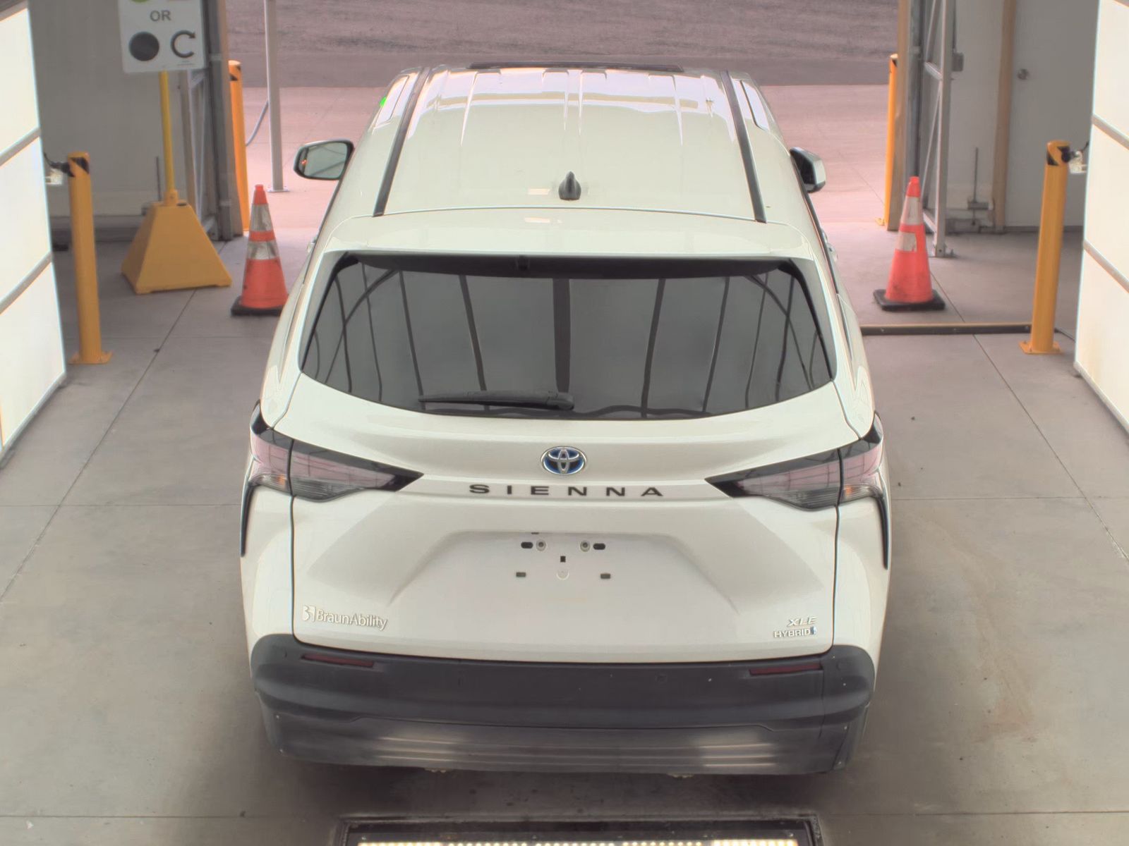 2023 Toyota Sienna XLE FWD