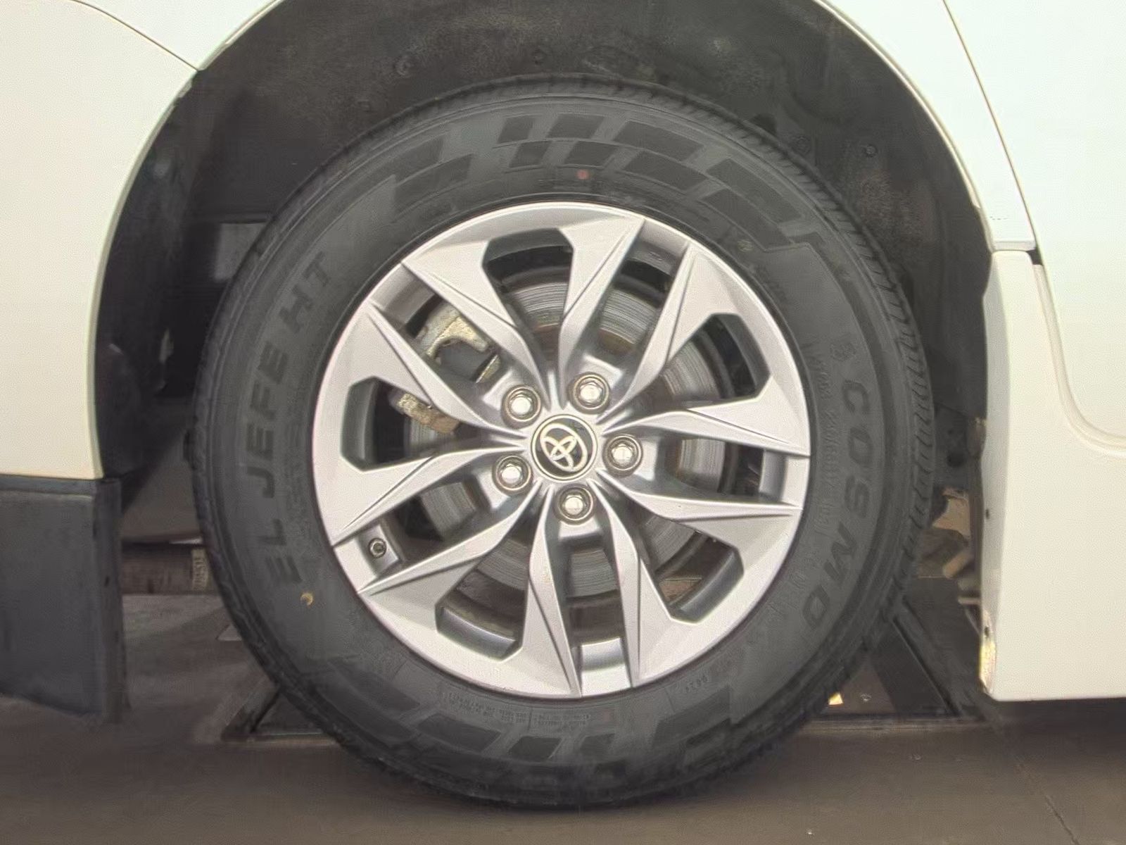 2023 Toyota Sienna XLE FWD