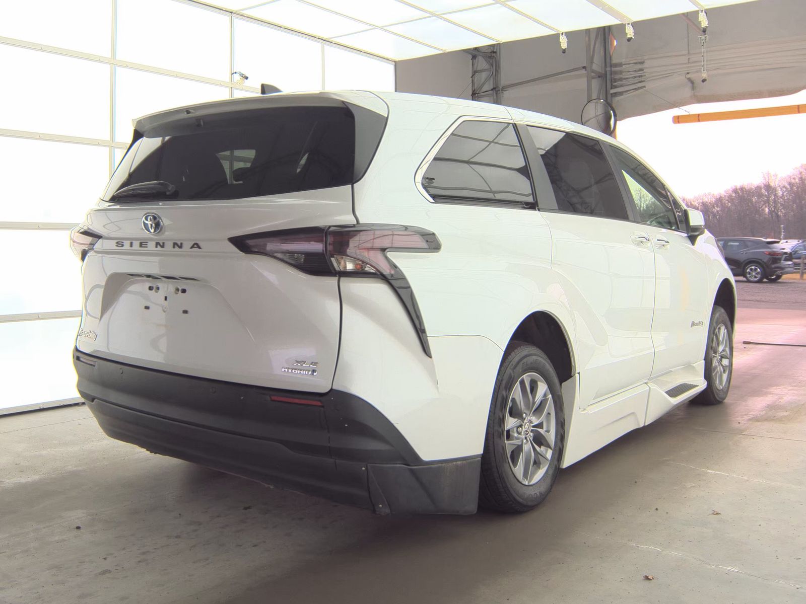 2023 Toyota Sienna XLE FWD