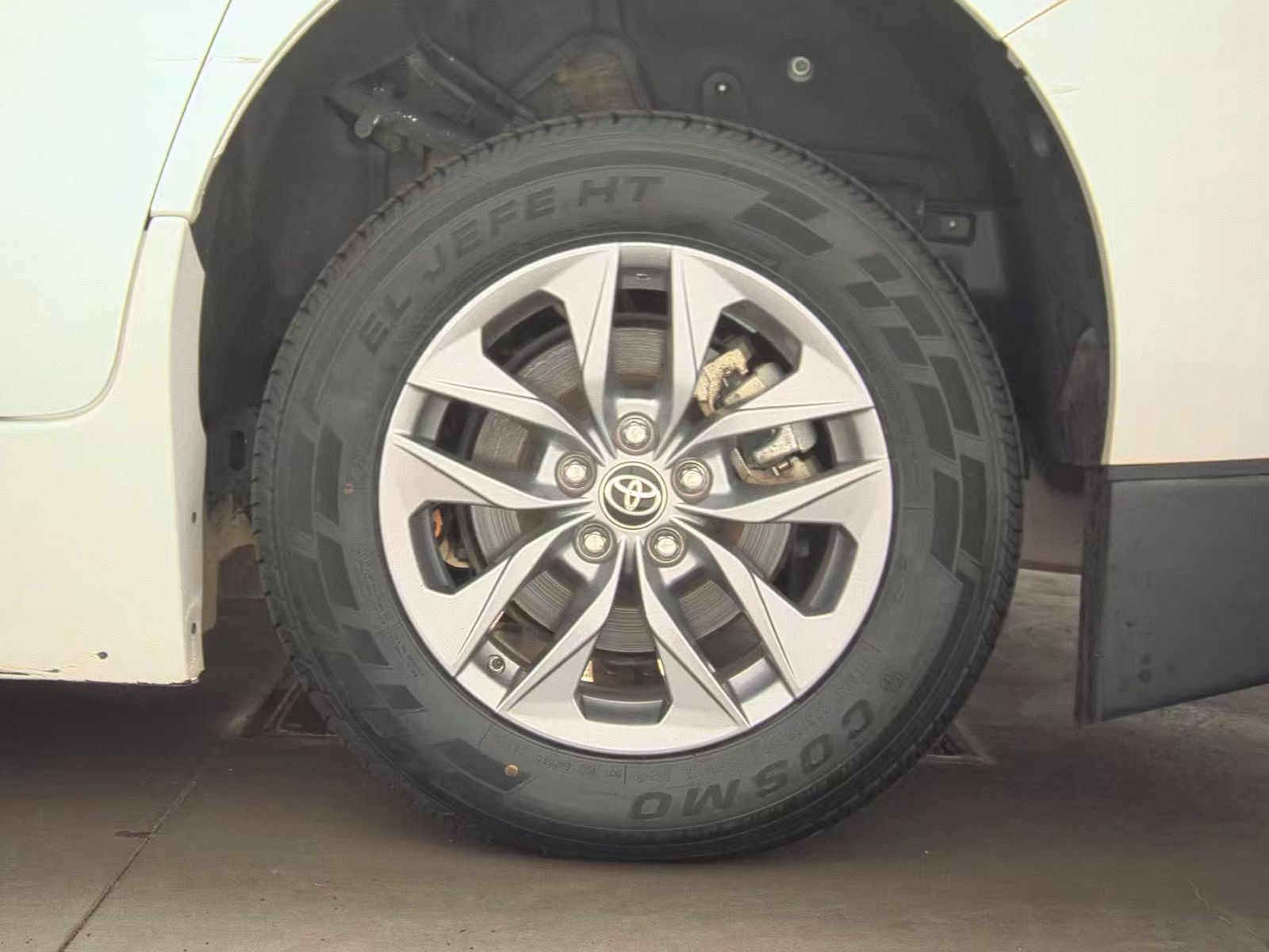 2023 Toyota Sienna XLE FWD