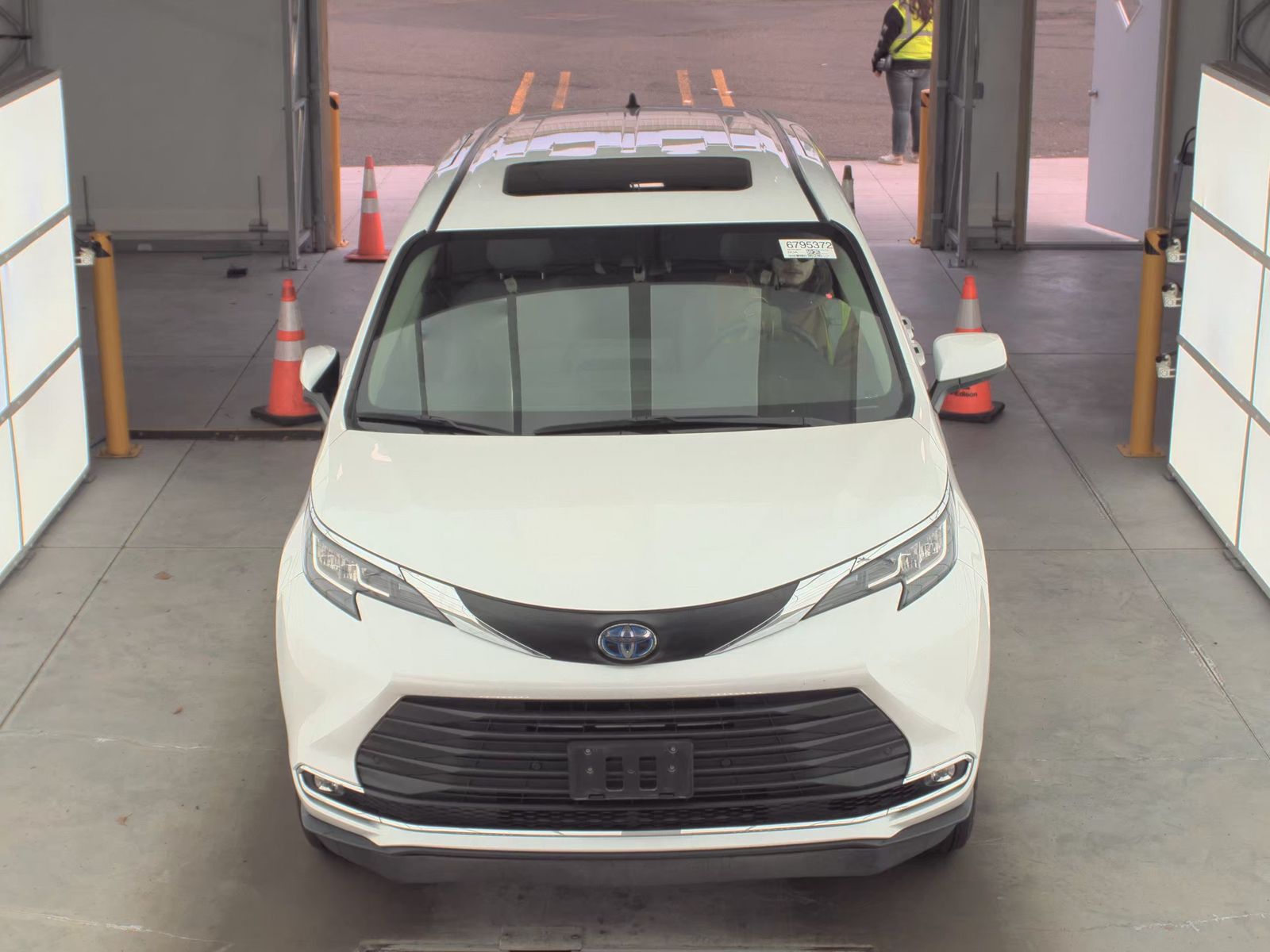 2023 Toyota Sienna XLE FWD