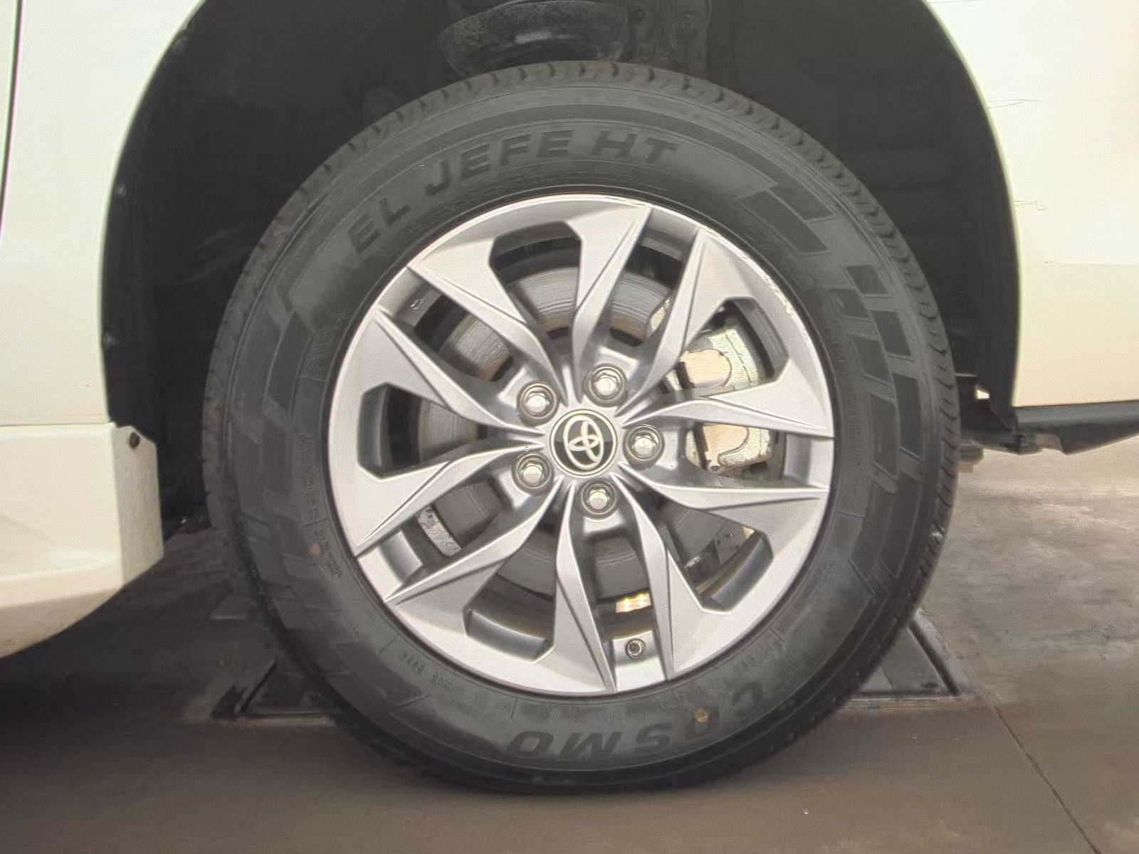 2023 Toyota Sienna XLE FWD