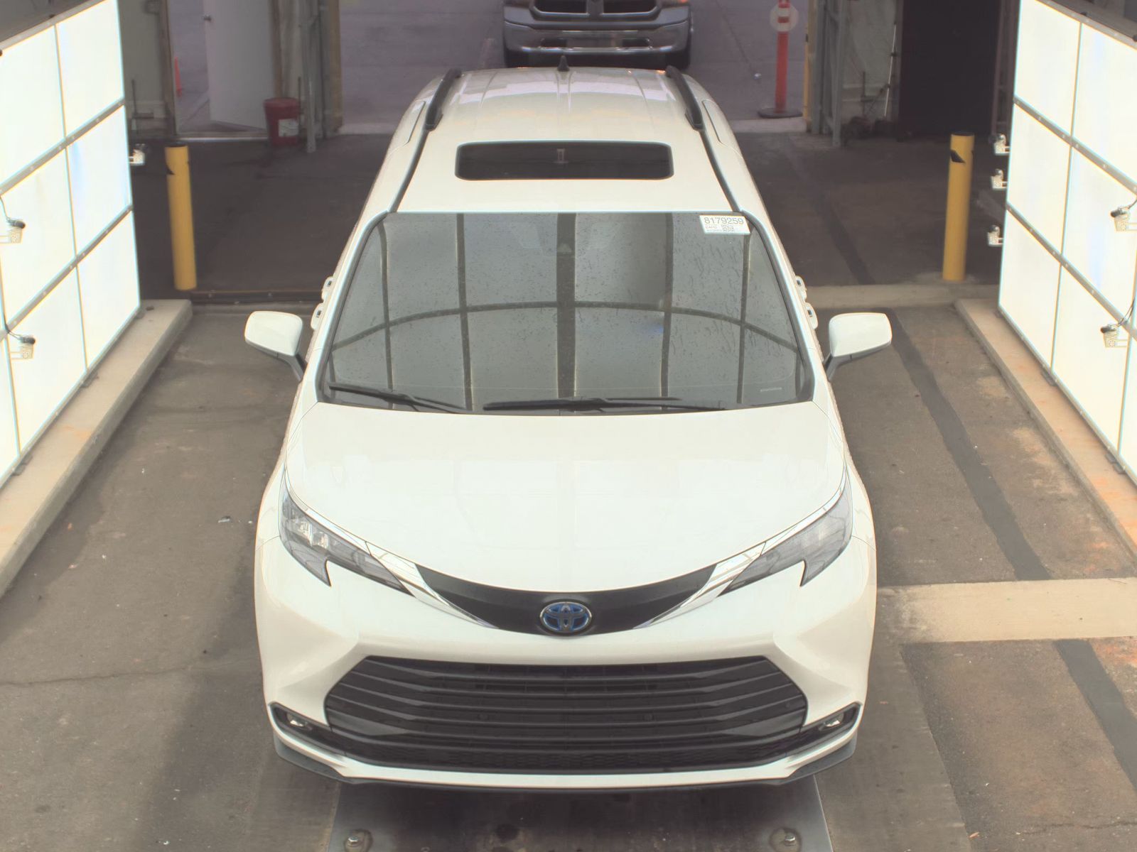 2025 Toyota Sienna XLE FWD