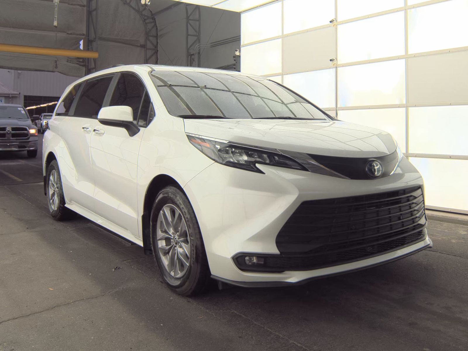 2025 Toyota Sienna XLE FWD