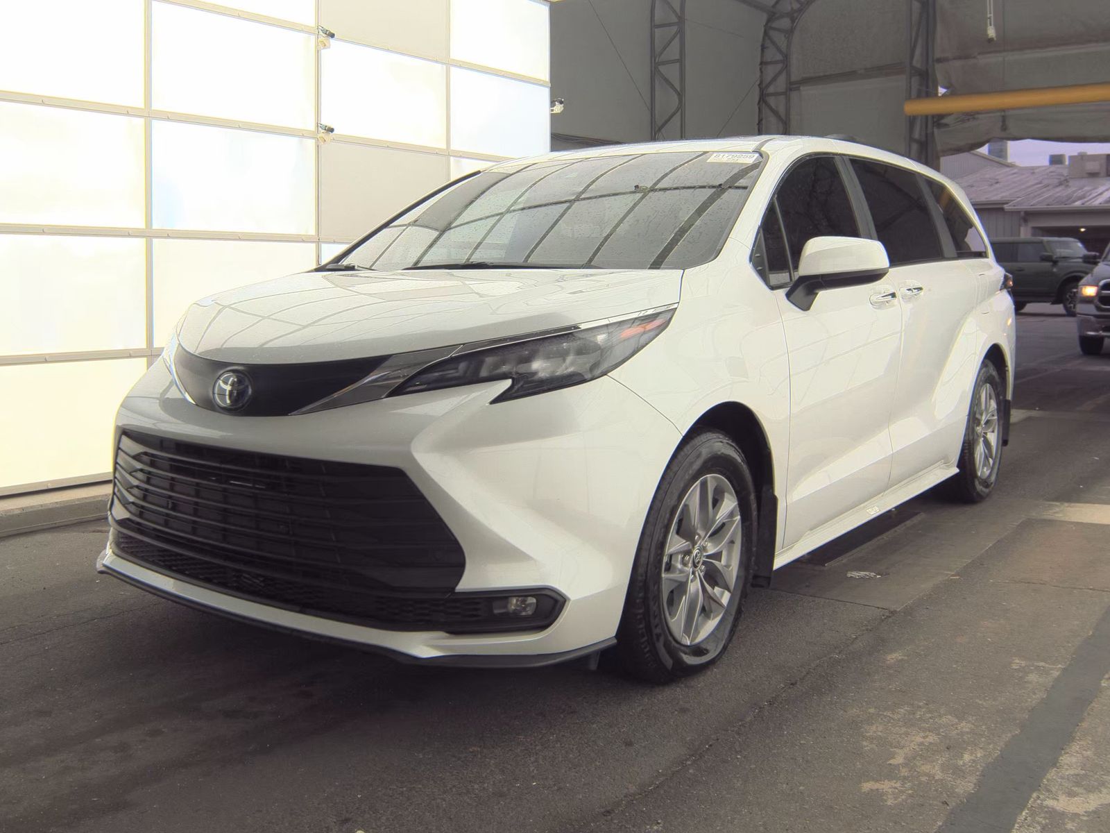 2025 Toyota Sienna XLE FWD