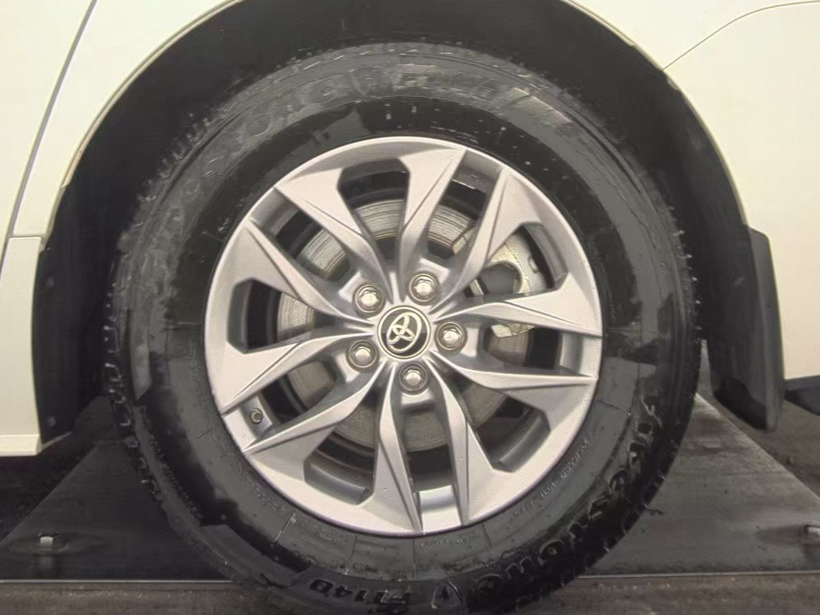 2025 Toyota Sienna XLE FWD