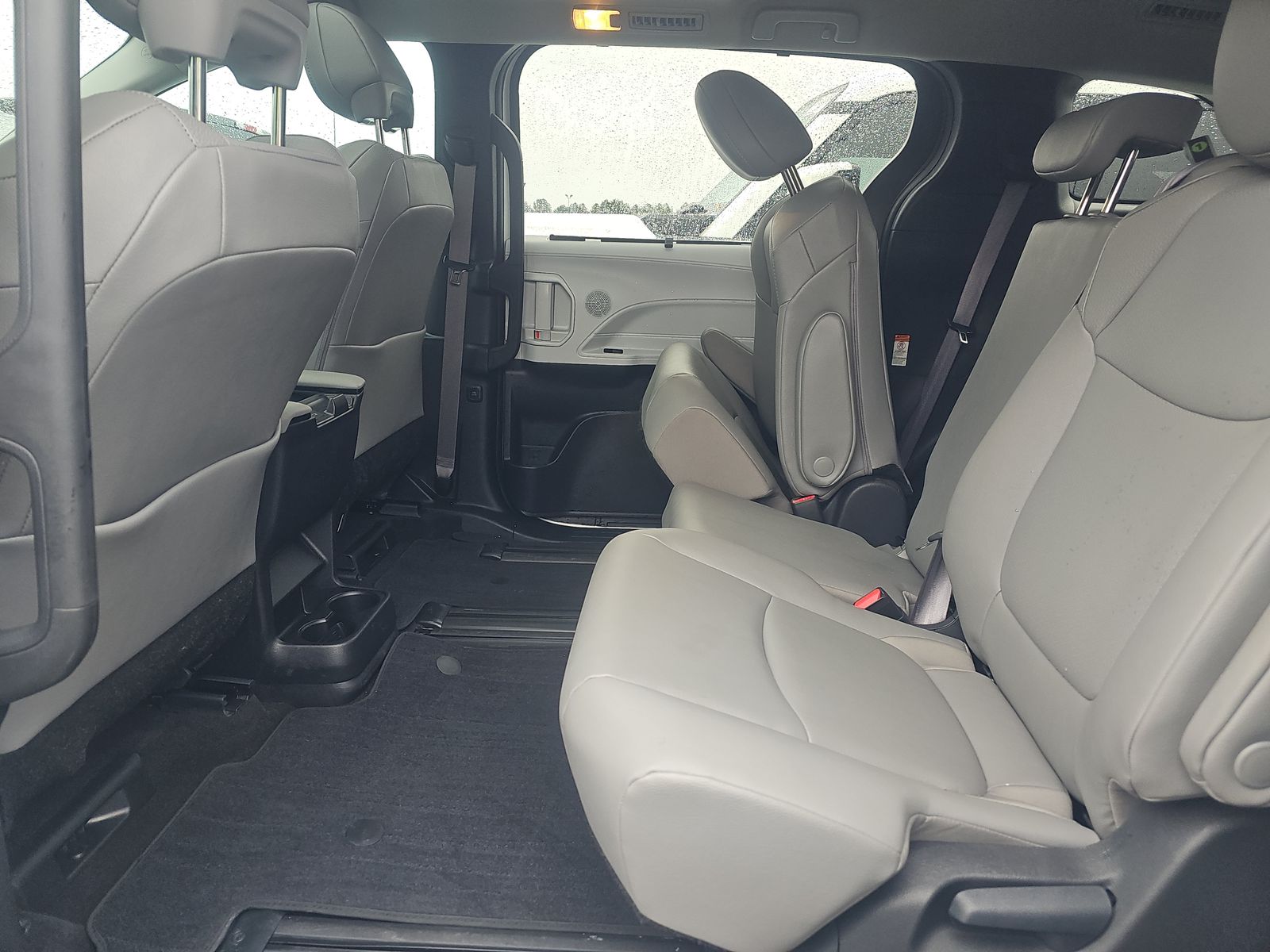 2025 Toyota Sienna XLE FWD