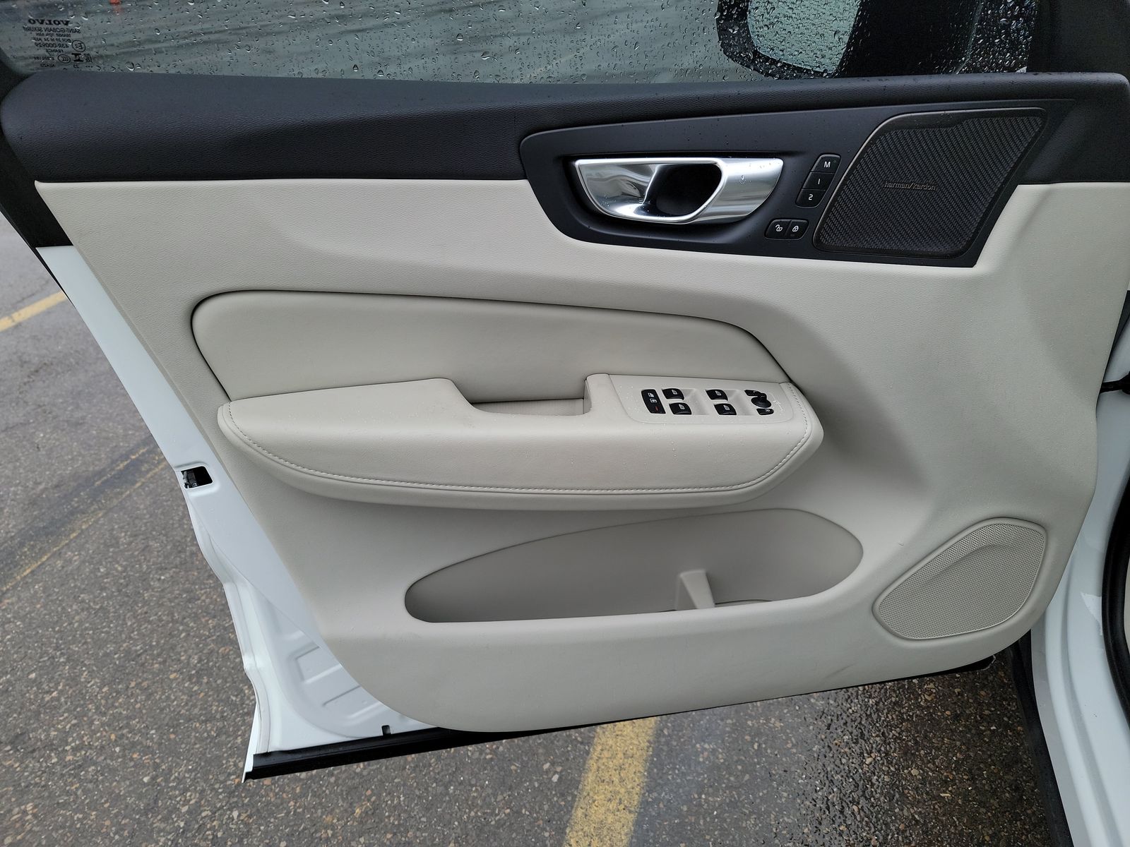 2024 Volvo XC60 B5 Plus AWD