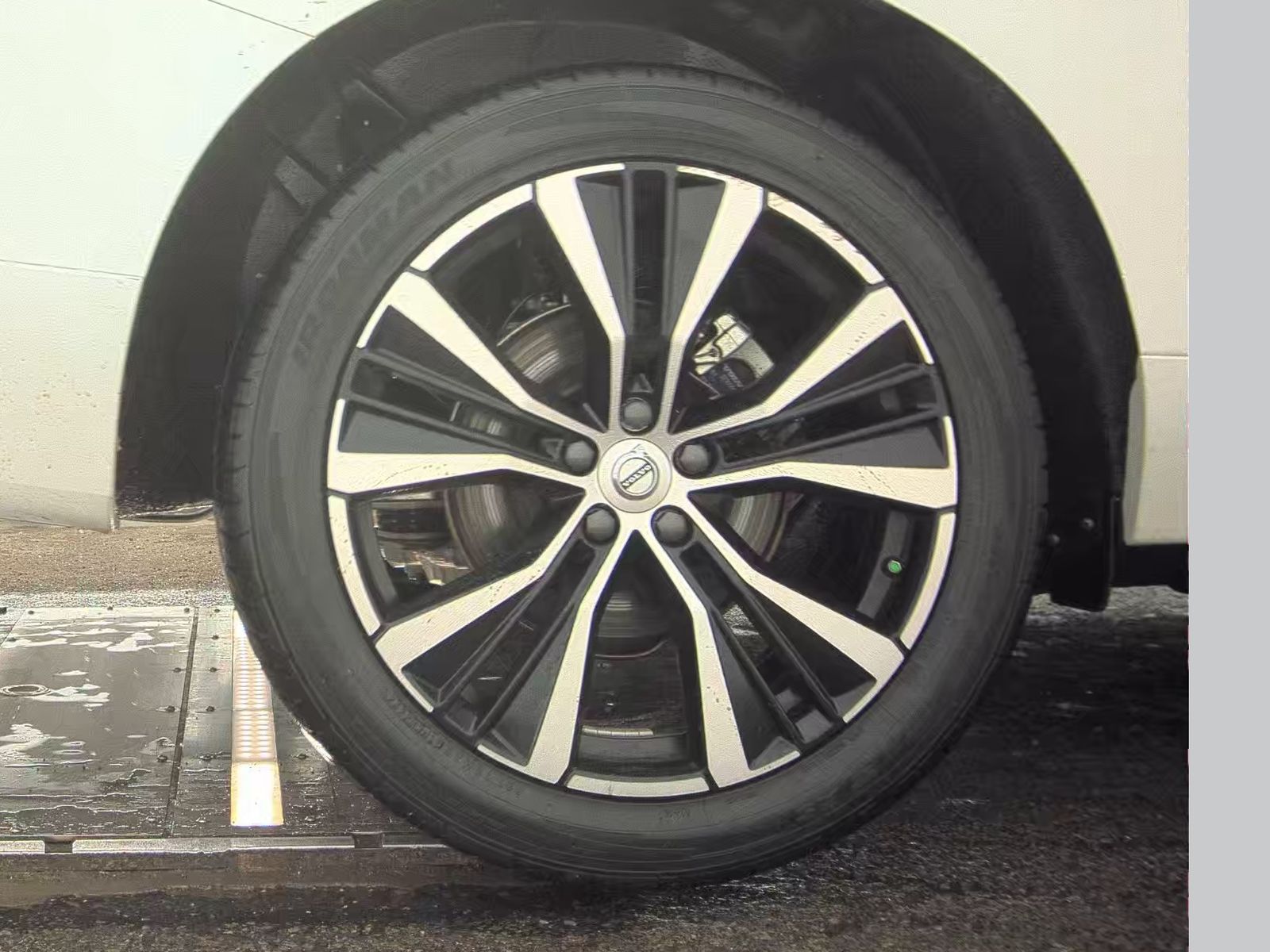 2024 Volvo XC60 B5 Plus AWD