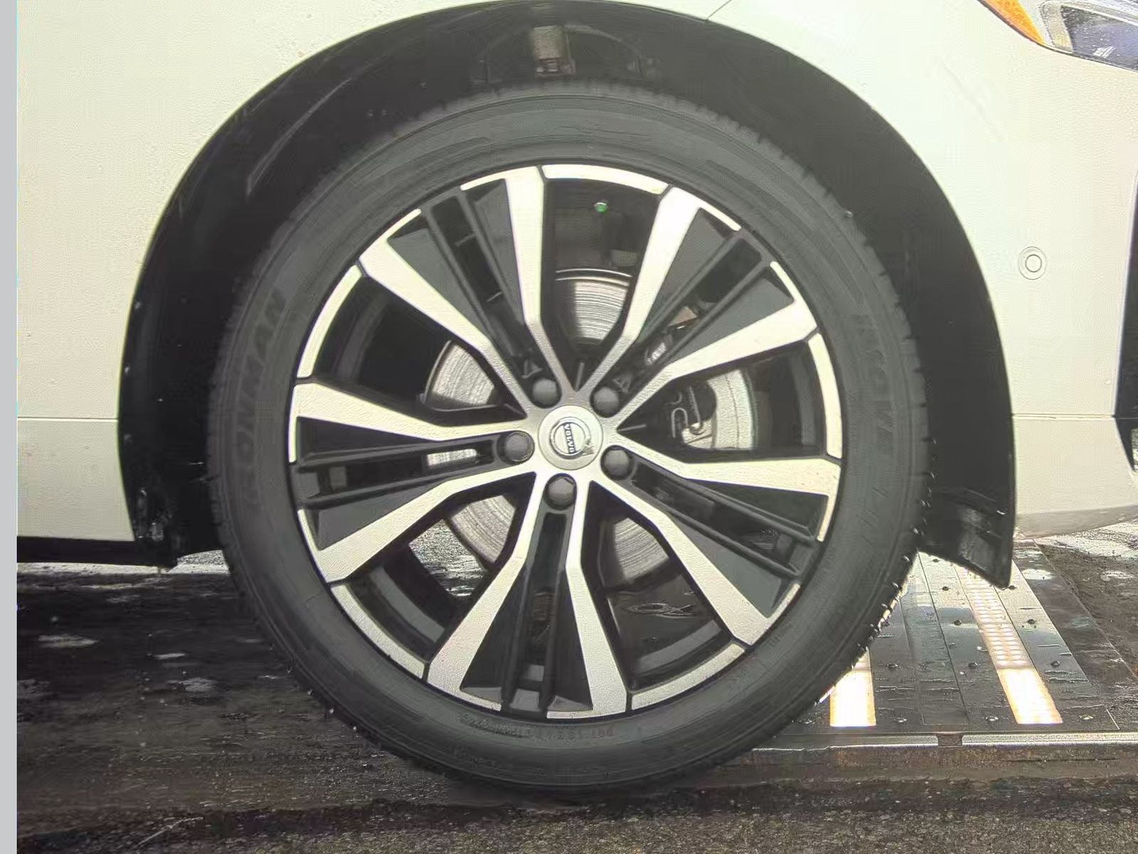 2024 Volvo XC60 B5 Plus AWD