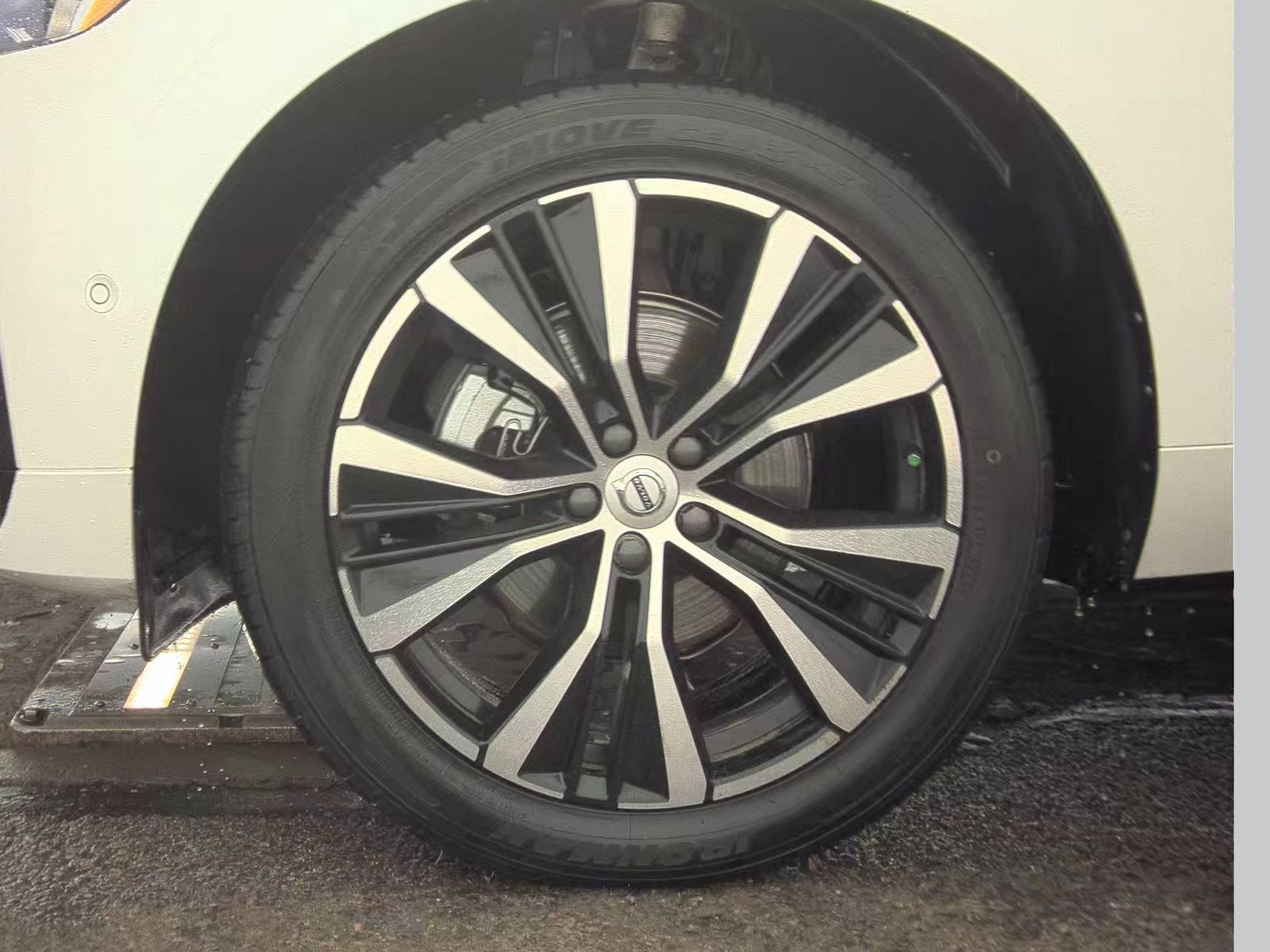 2024 Volvo XC60 B5 Plus AWD