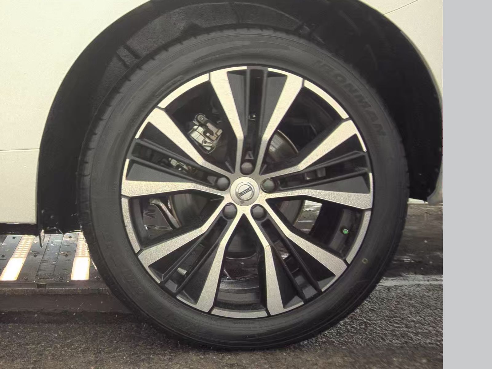 2024 Volvo XC60 B5 Plus AWD