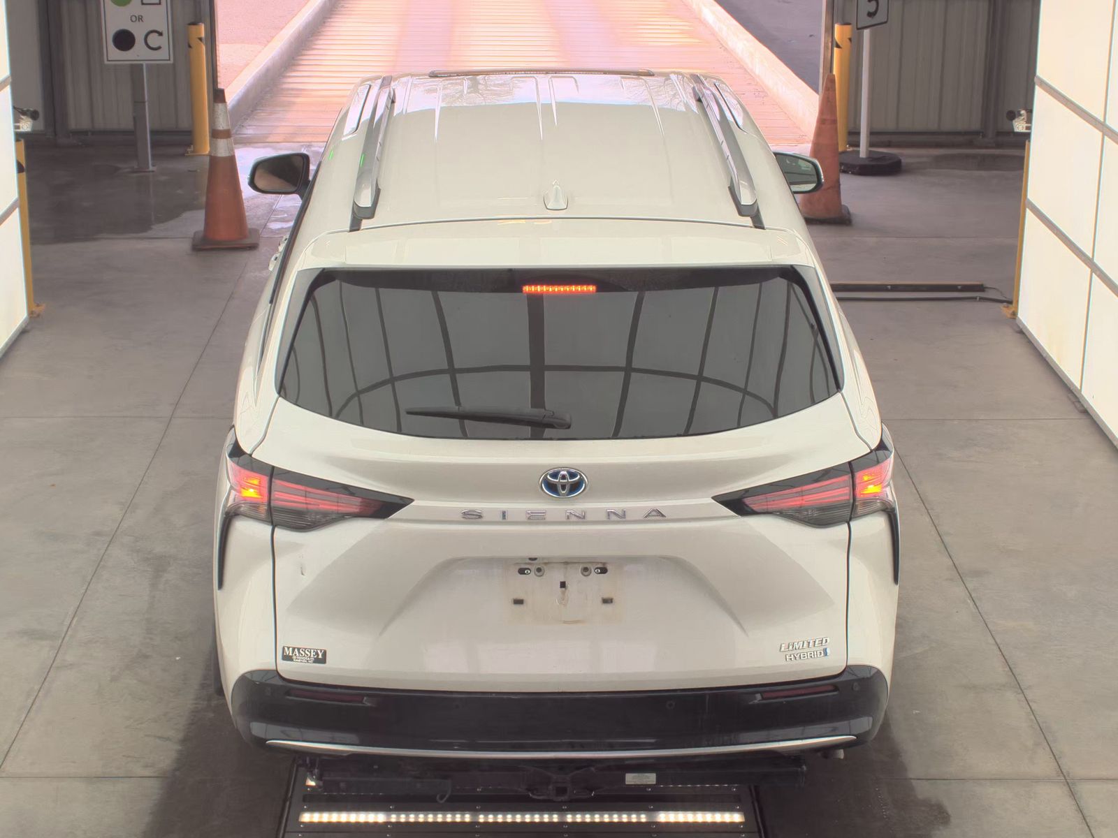 2024 Toyota Sienna Limited FWD