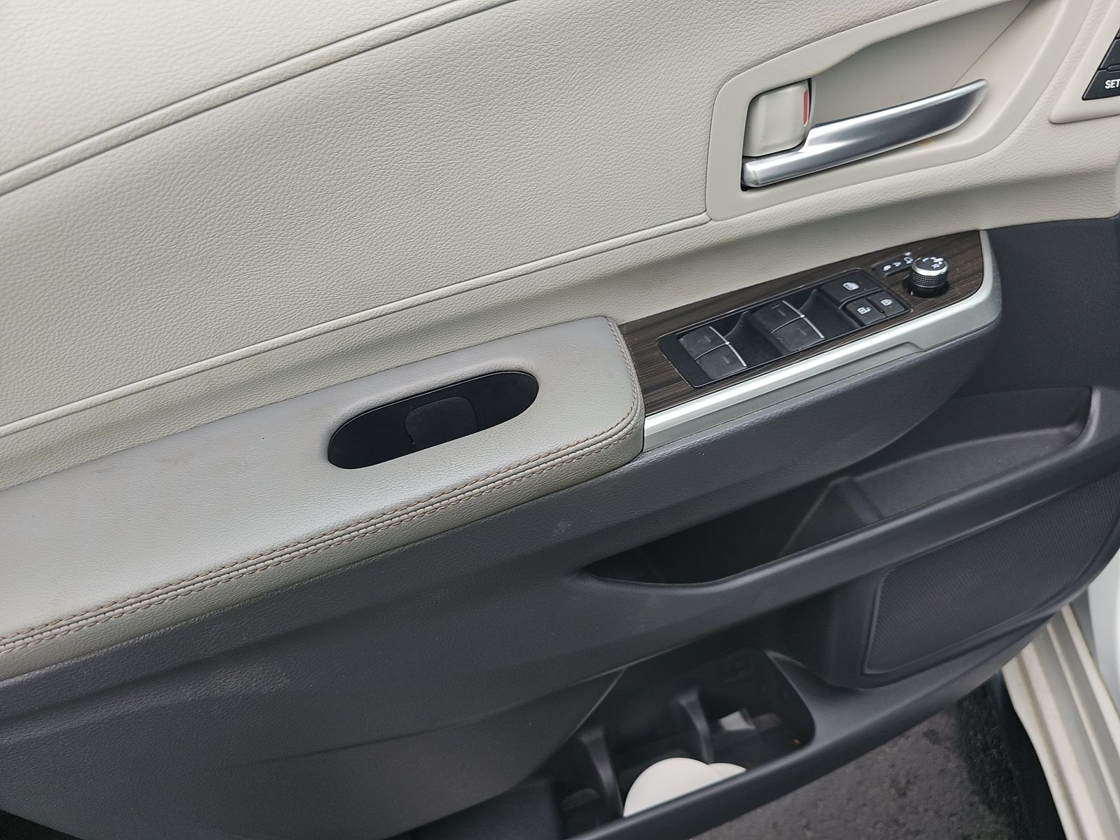 2024 Toyota Sienna Limited FWD