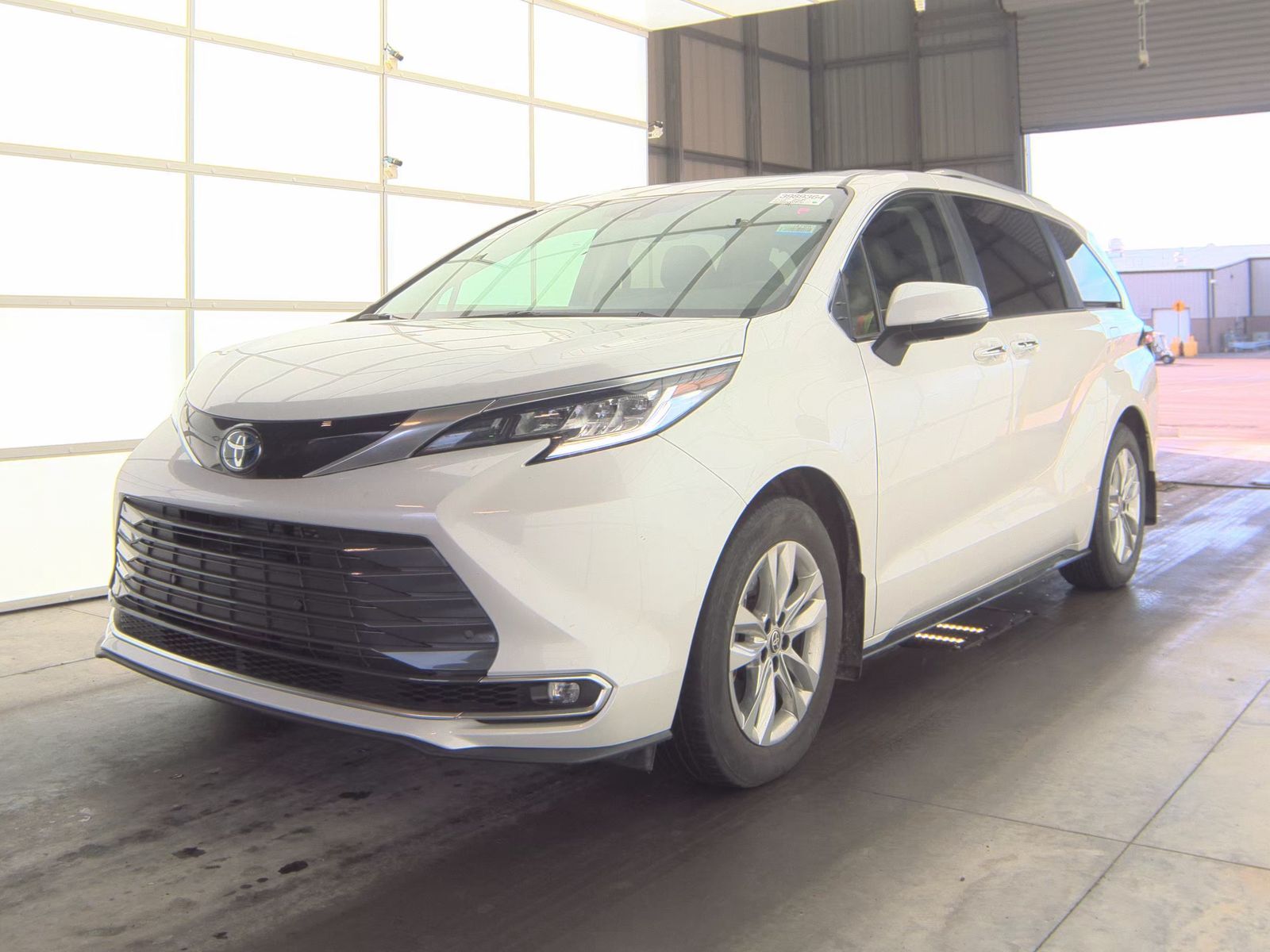 2024 Toyota Sienna Limited FWD