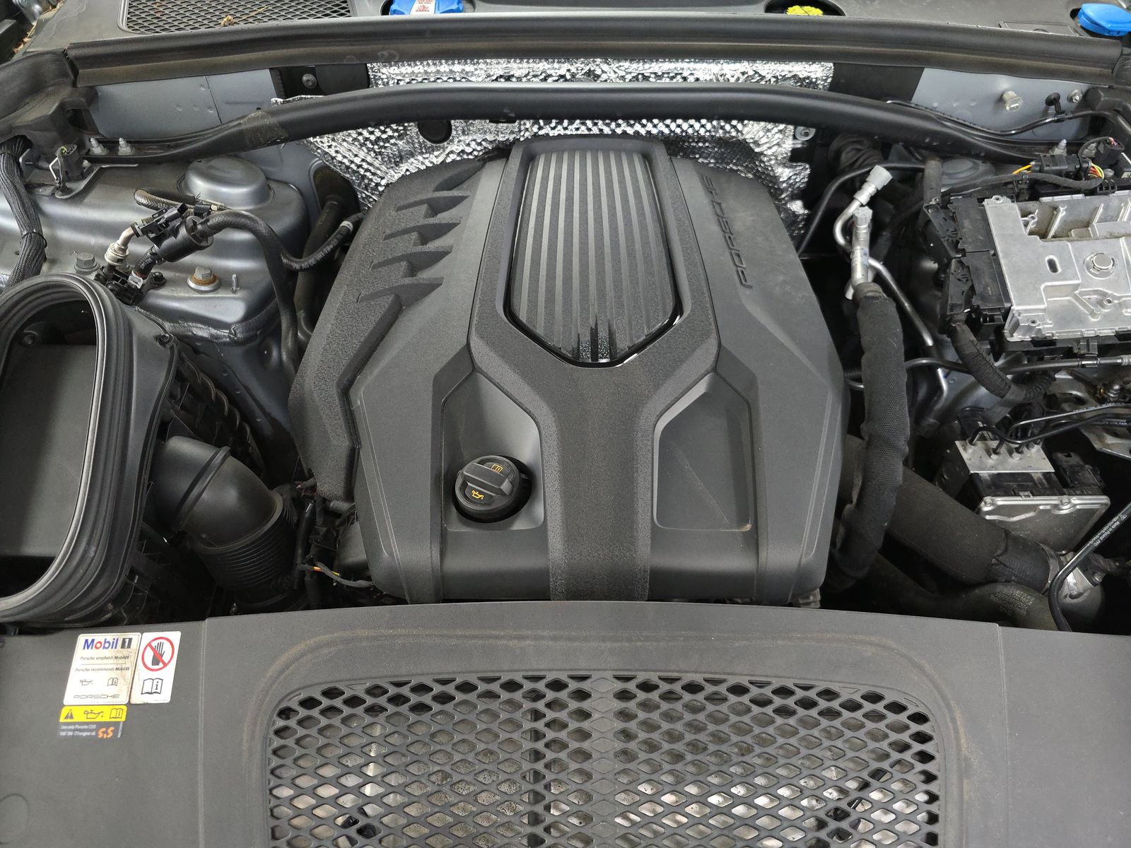 2023 Porsche Macan T AWD