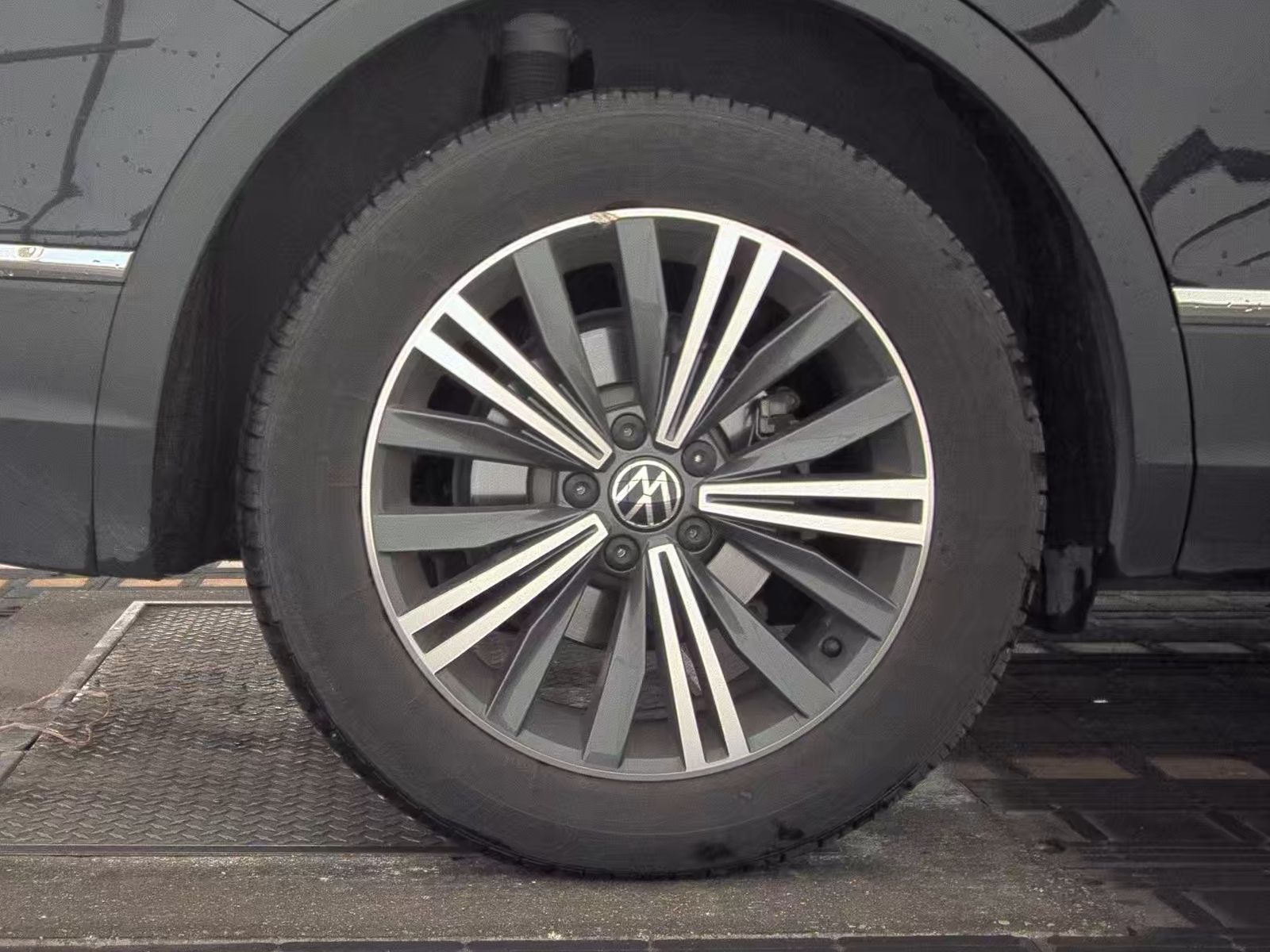 2024 Volkswagen Tiguan 2.0T Wolfsburg Edition FWD