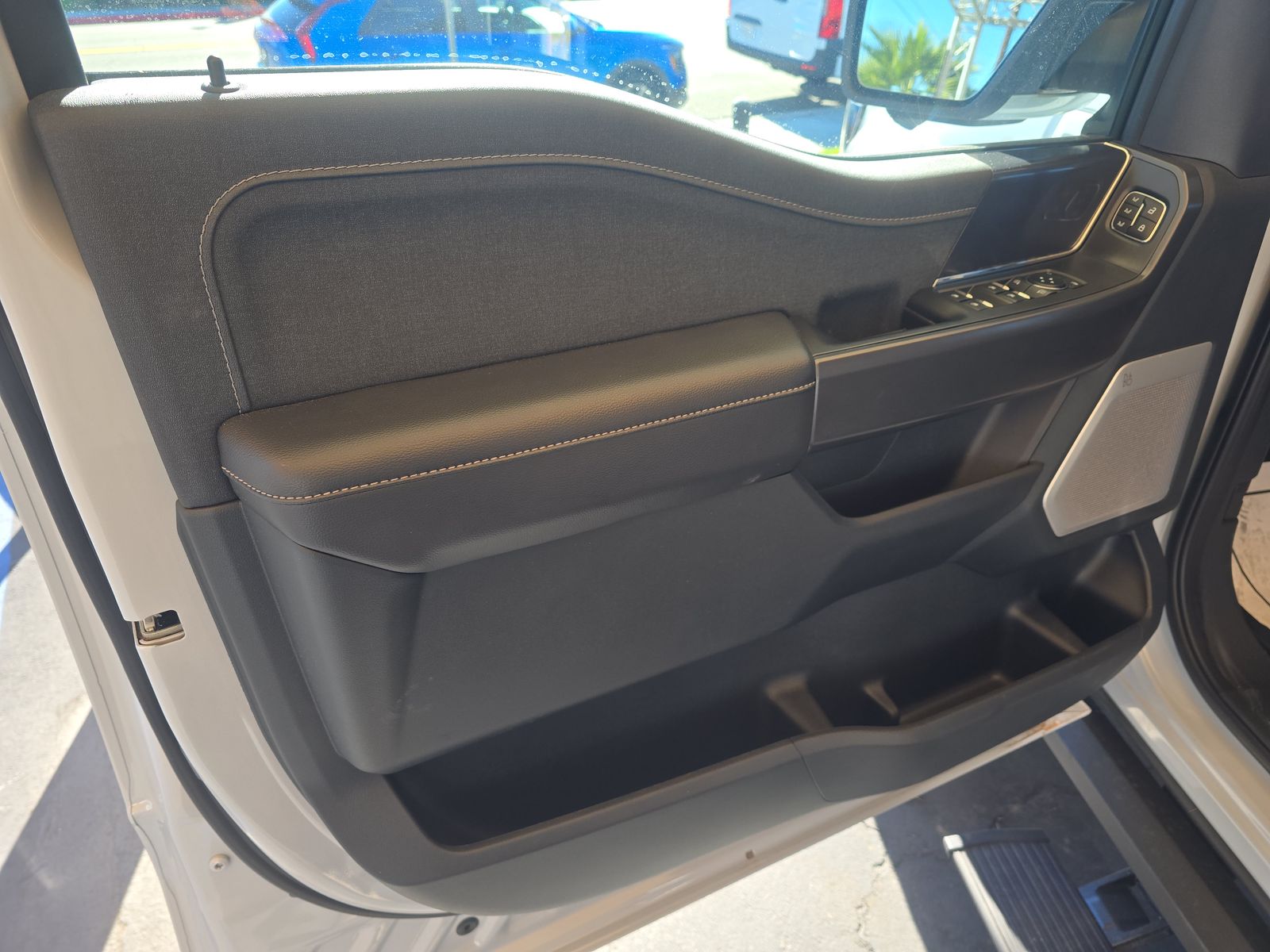 2025 Ford F-150 Lariat AWD