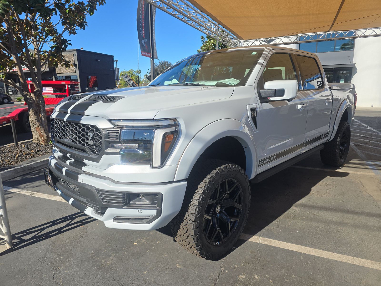 2025 Ford F-150 Lariat AWD