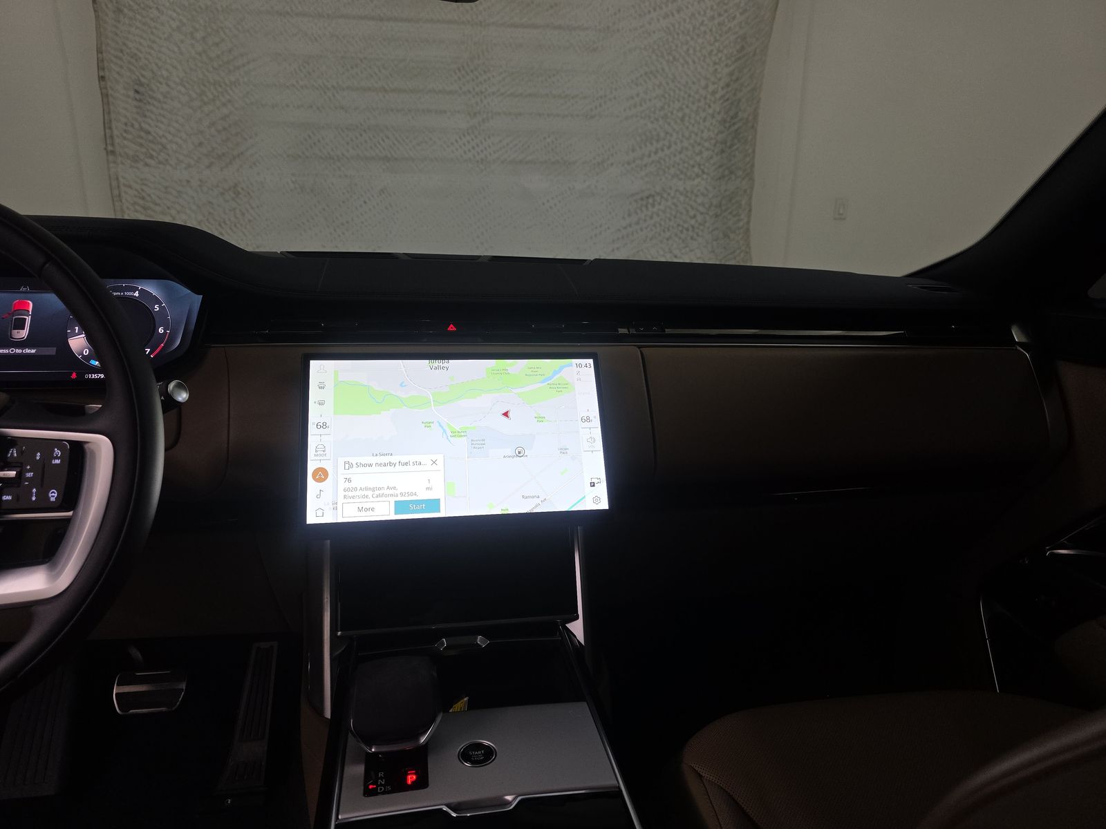 2025 Land Rover Range Rover SE LWB AWD