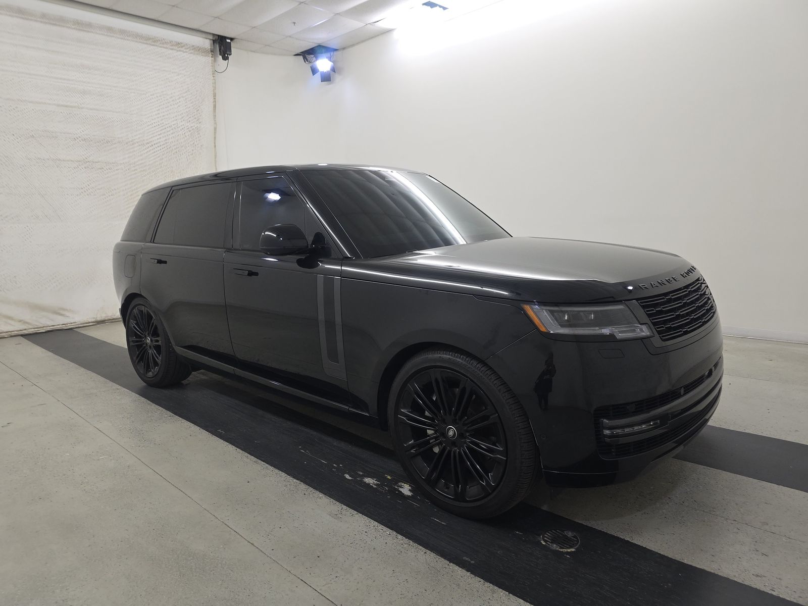 2025 Land Rover Range Rover SE LWB AWD