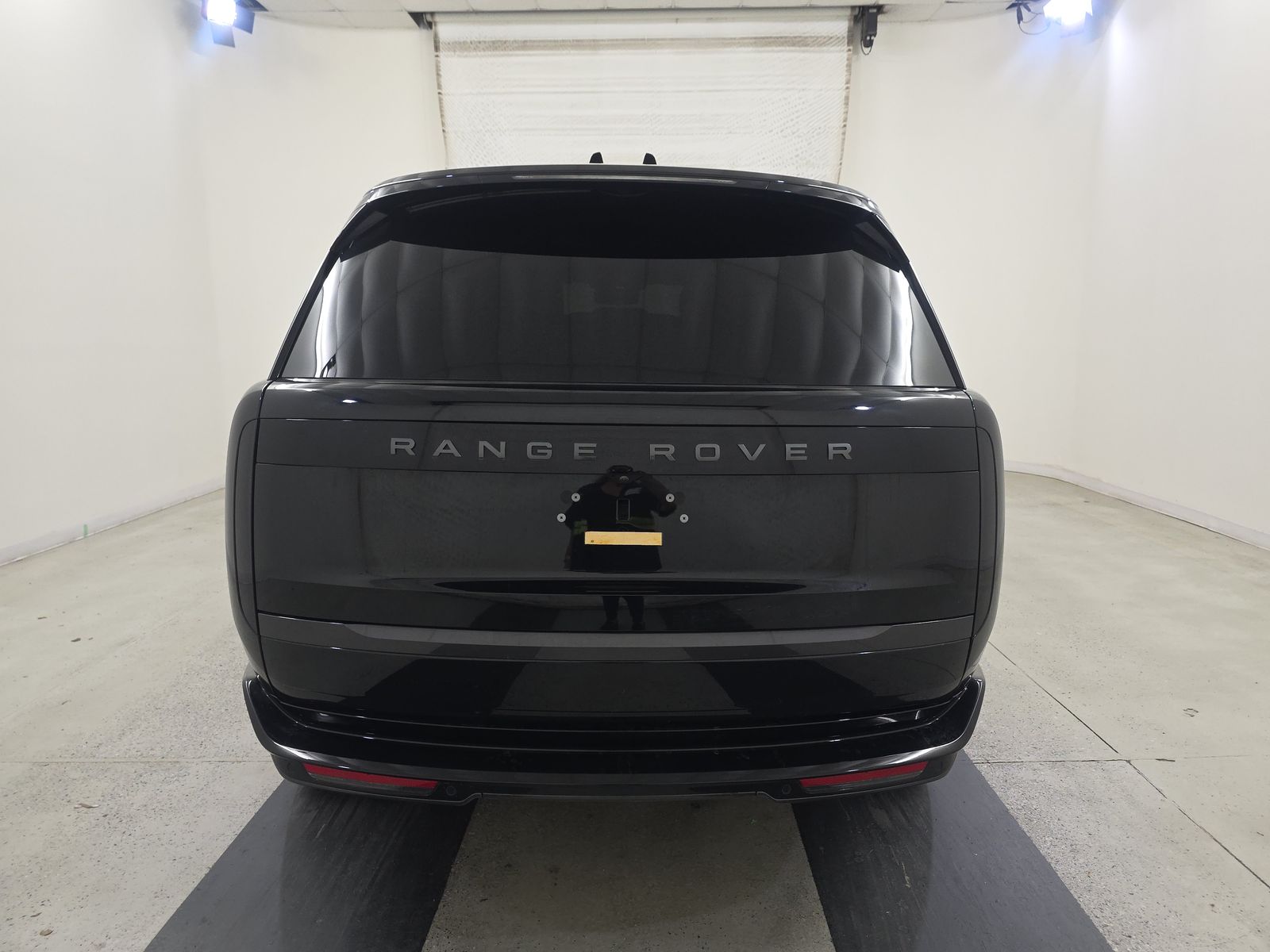 2025 Land Rover Range Rover SE LWB AWD