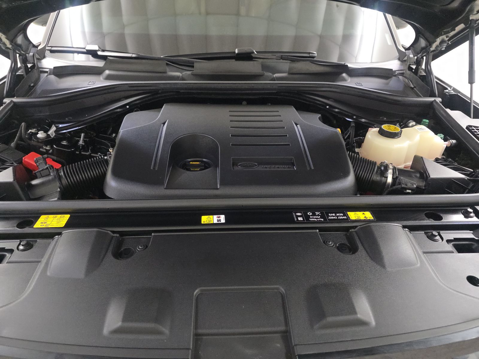 2025 Land Rover Range Rover SE LWB AWD