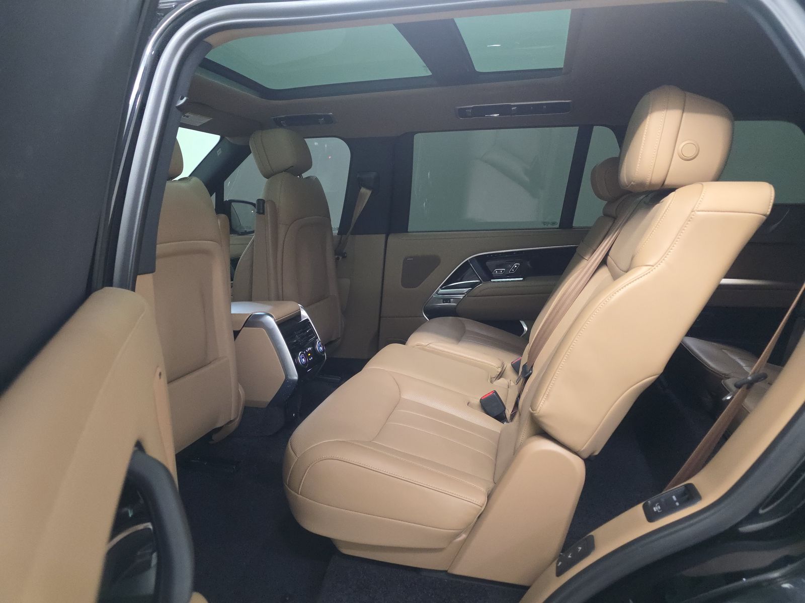 2025 Land Rover Range Rover SE LWB AWD