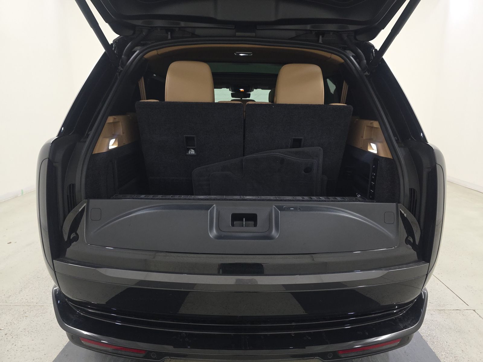 2025 Land Rover Range Rover SE LWB AWD