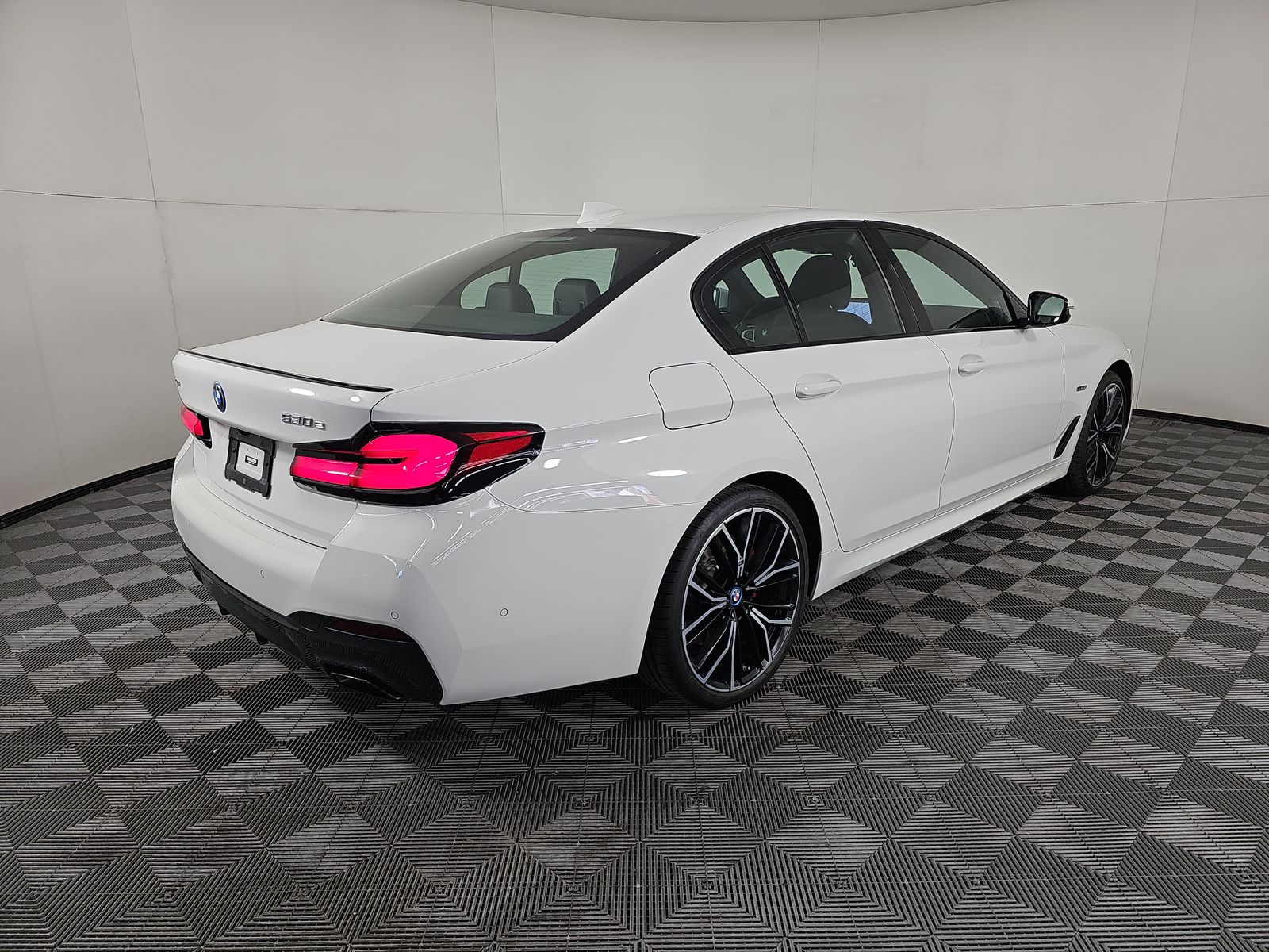 2023 BMW 5 Series 530e xDrive AWD