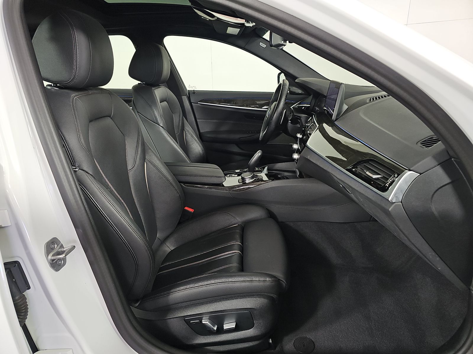 2023 BMW 5 Series 530e xDrive AWD