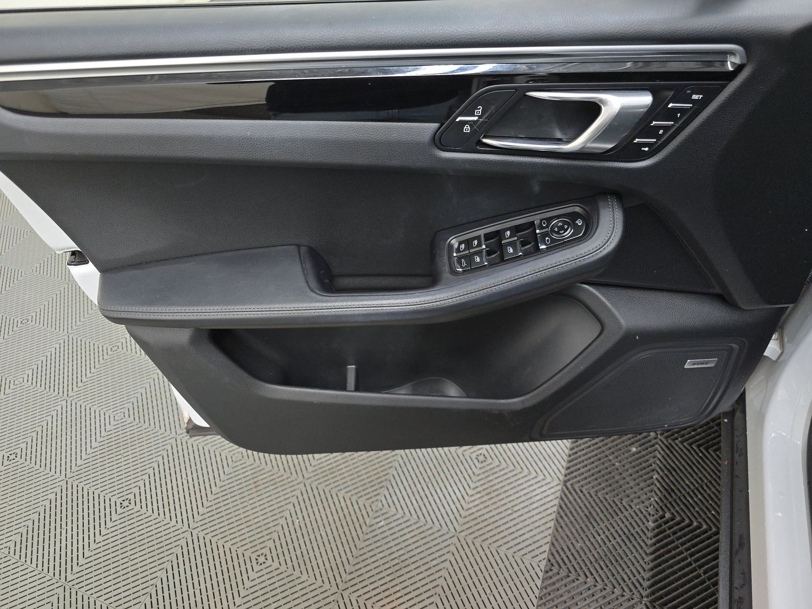 2022 Porsche Macan Base AWD