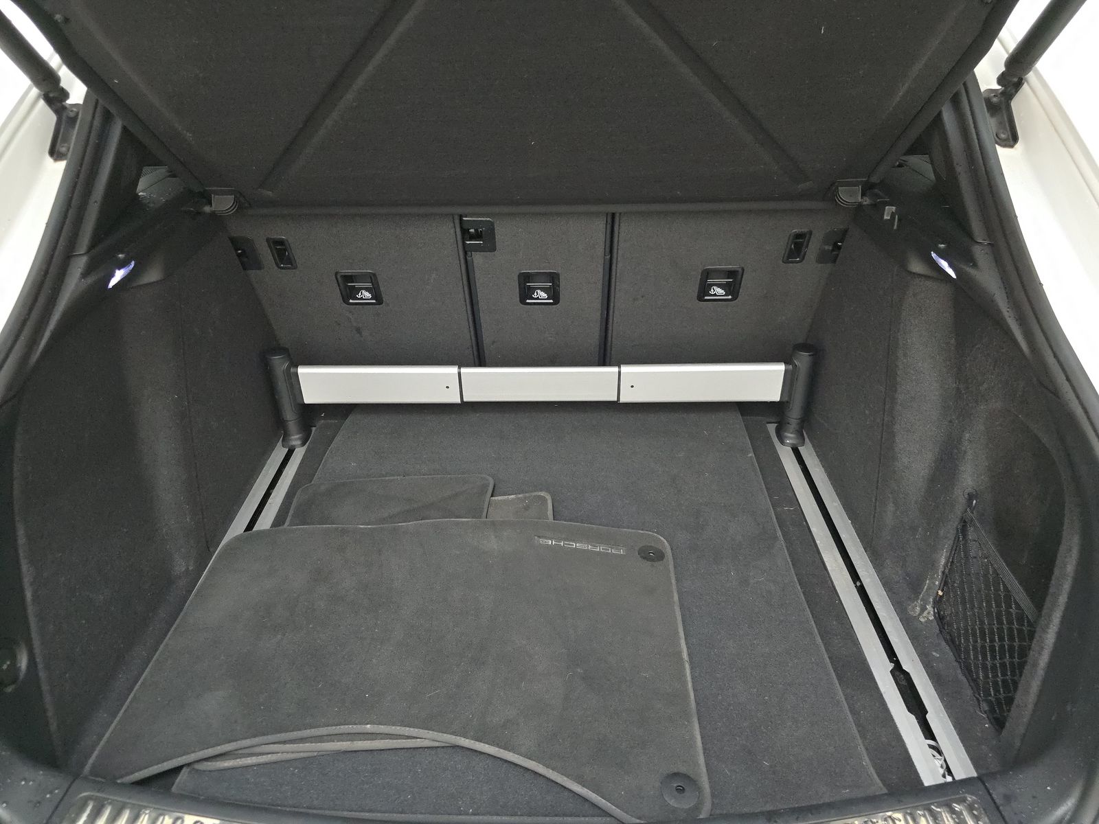 2022 Porsche Macan Base AWD