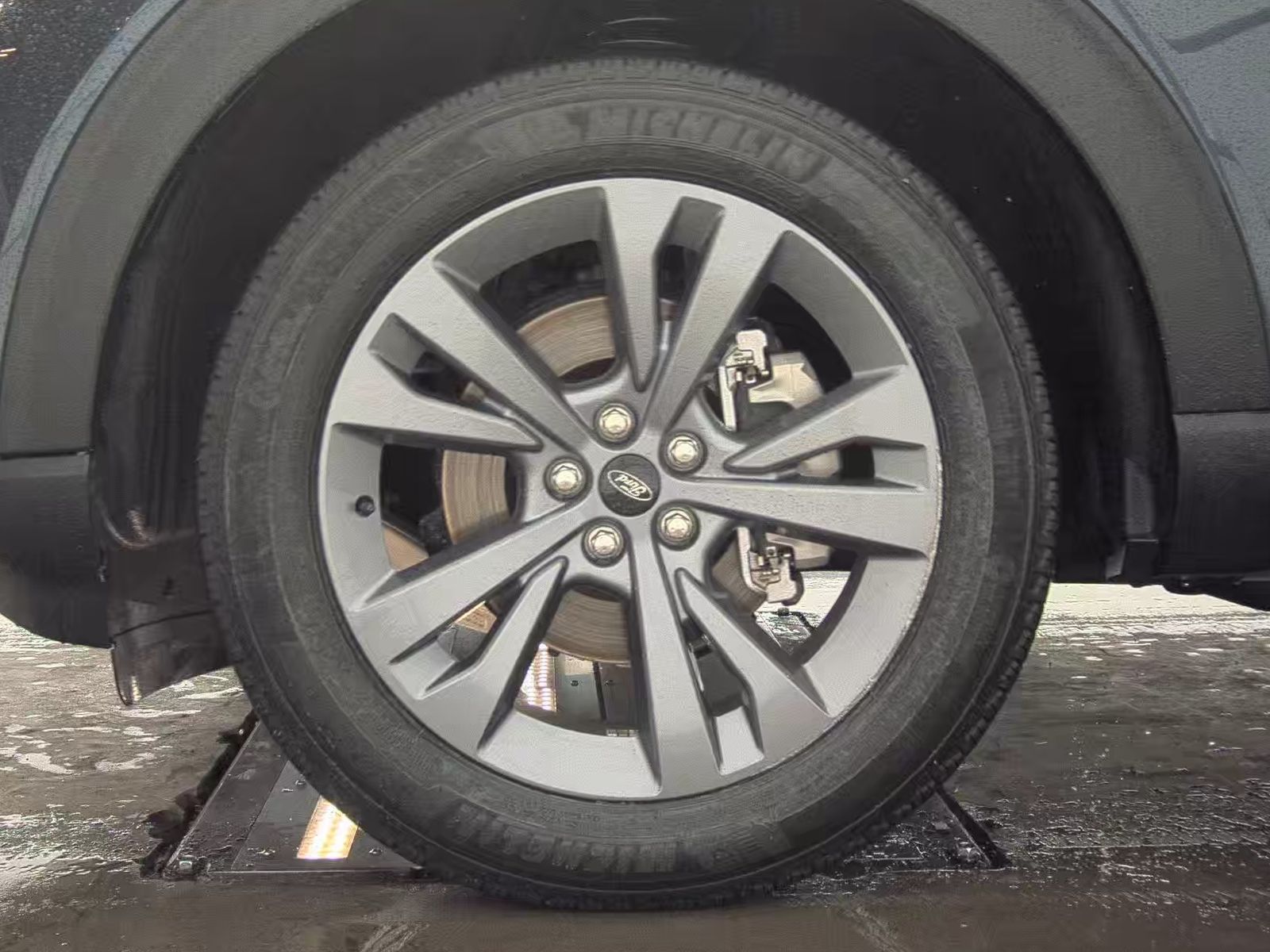 2023 Ford Explorer XLT AWD