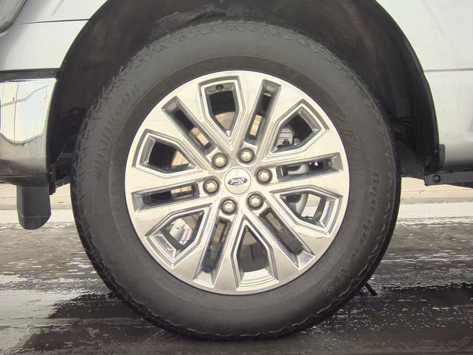 2025 Ford F-150 Lariat AWD