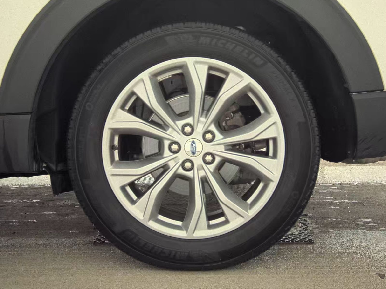 2023 Ford Explorer XLT AWD