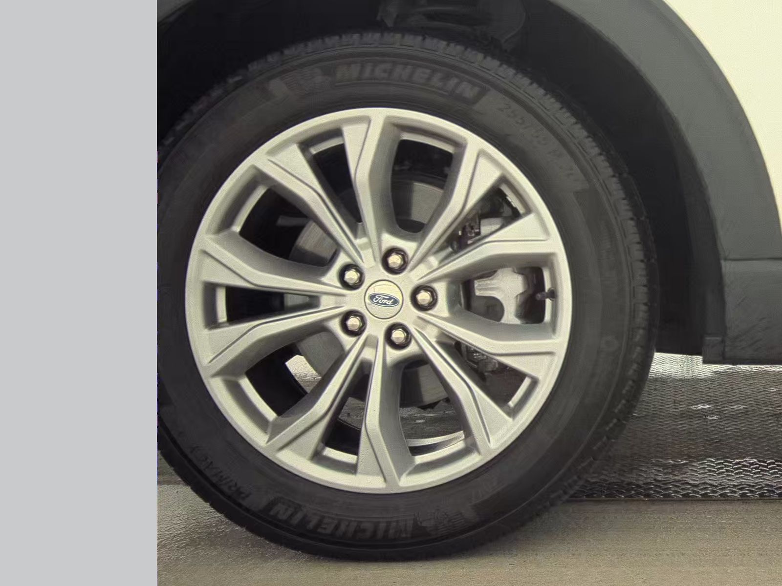 2023 Ford Explorer XLT AWD