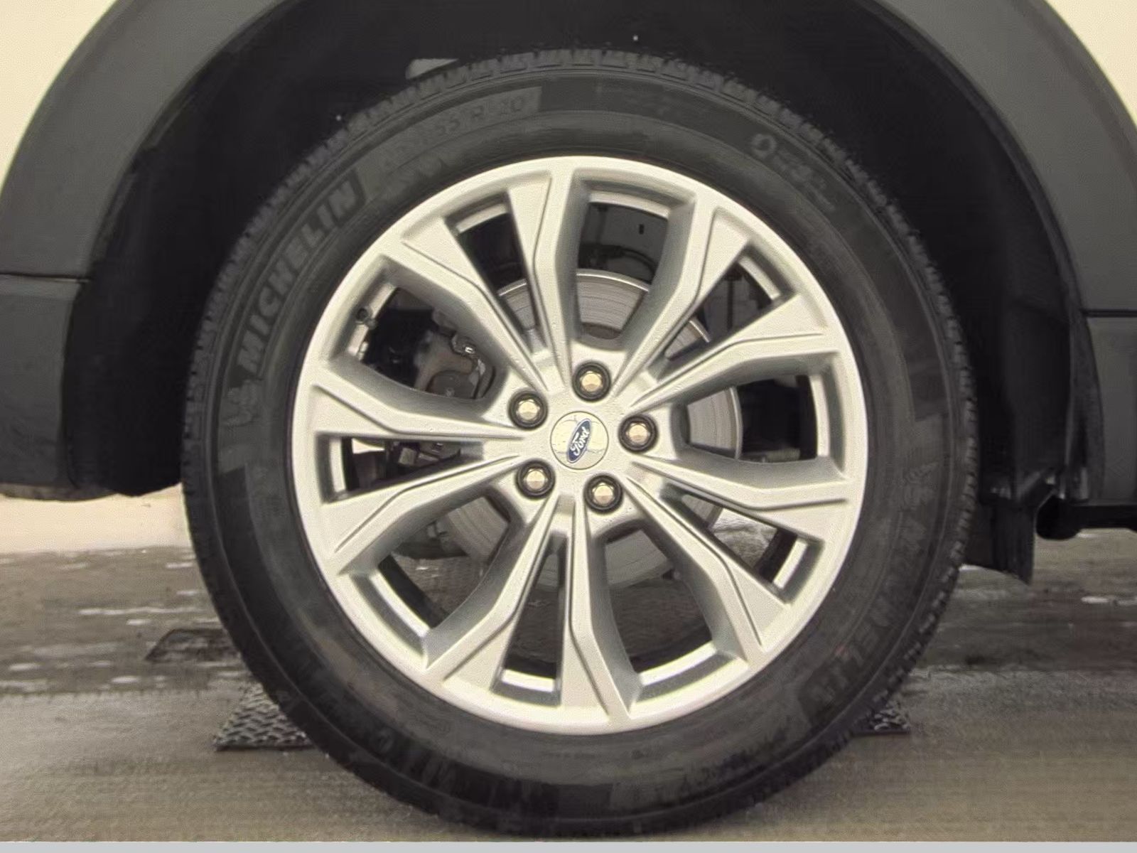 2023 Ford Explorer XLT AWD