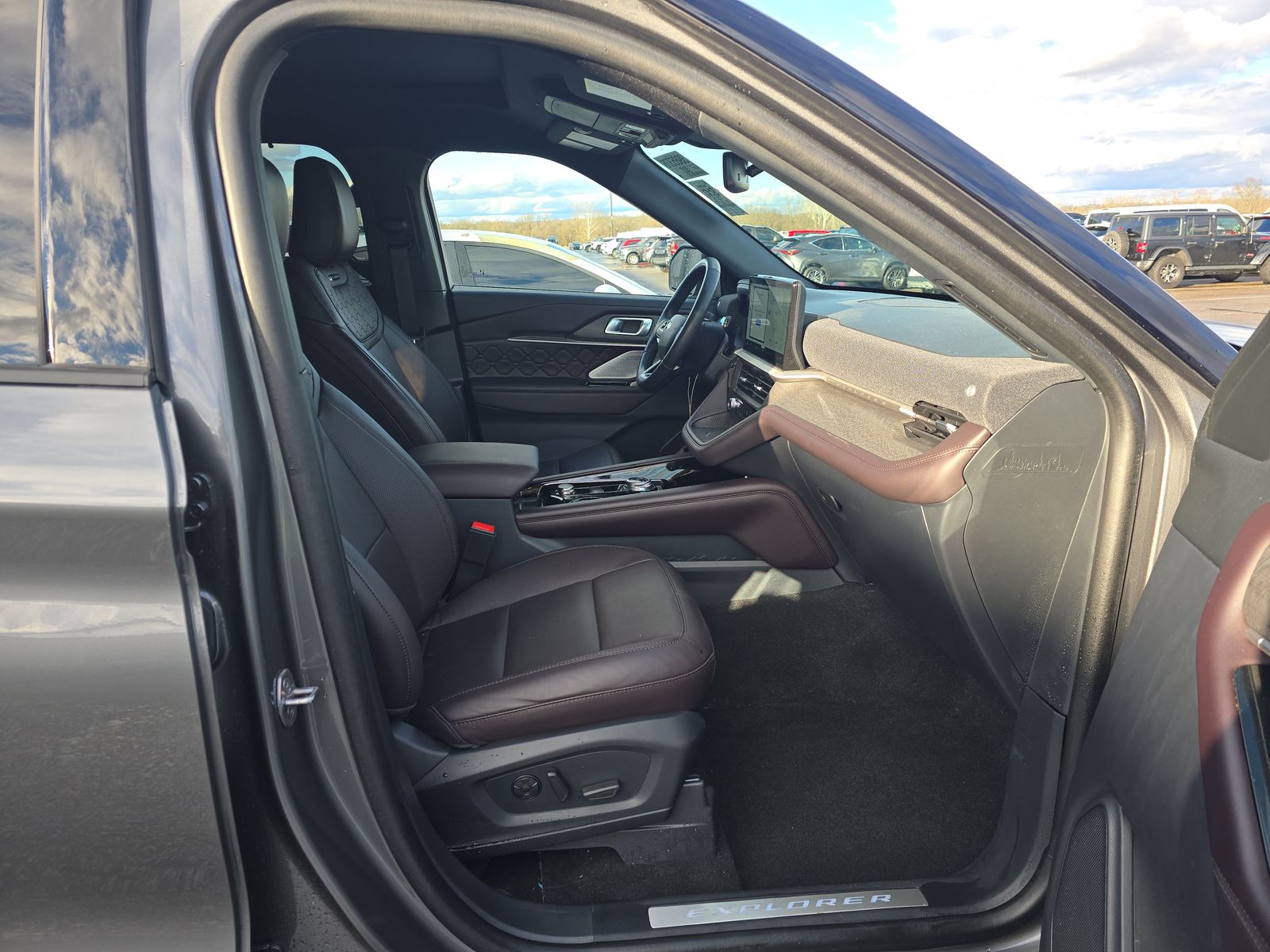 2025 Ford Explorer Platinum AWD