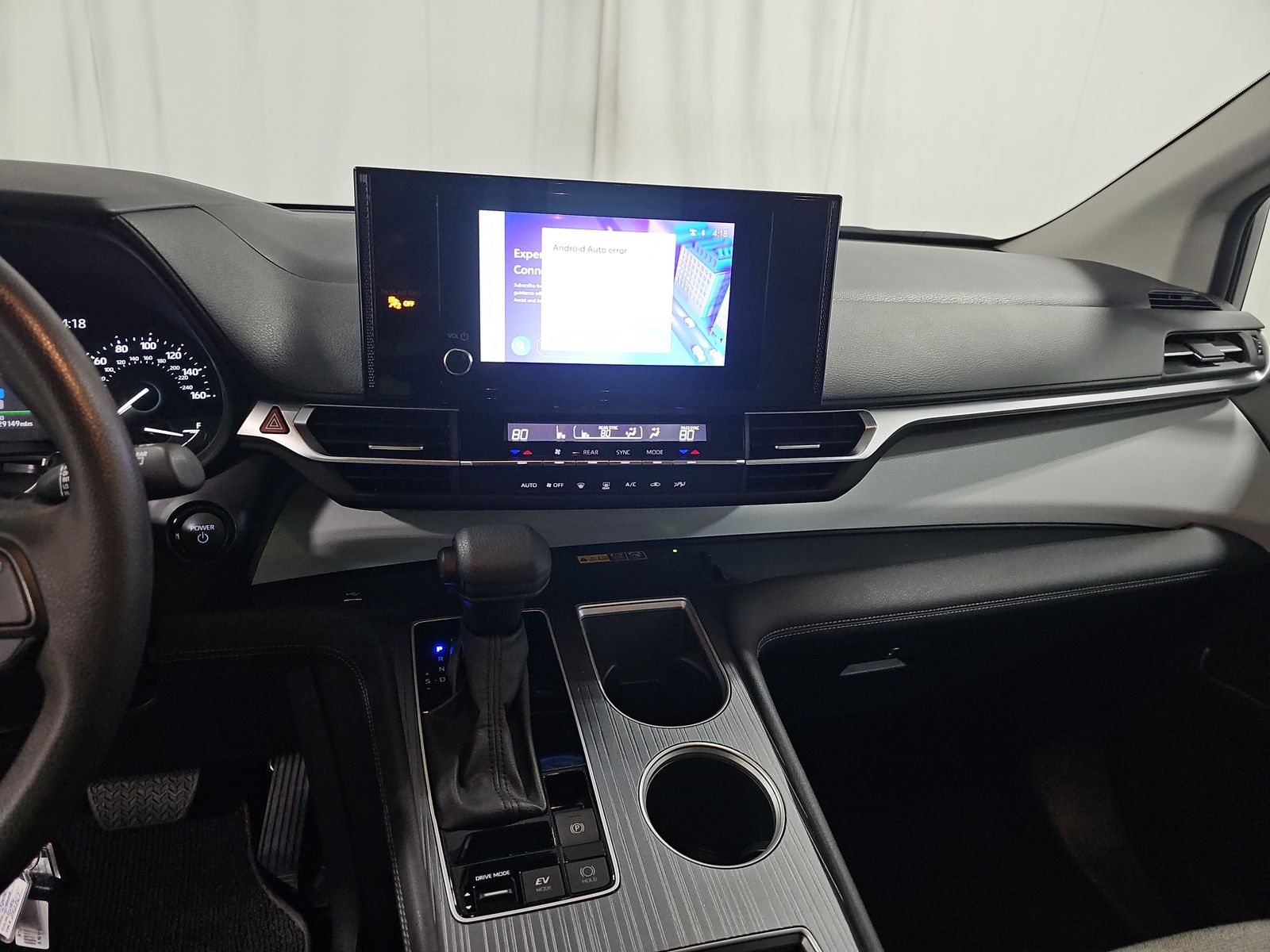 2025 Toyota Sienna LE FWD