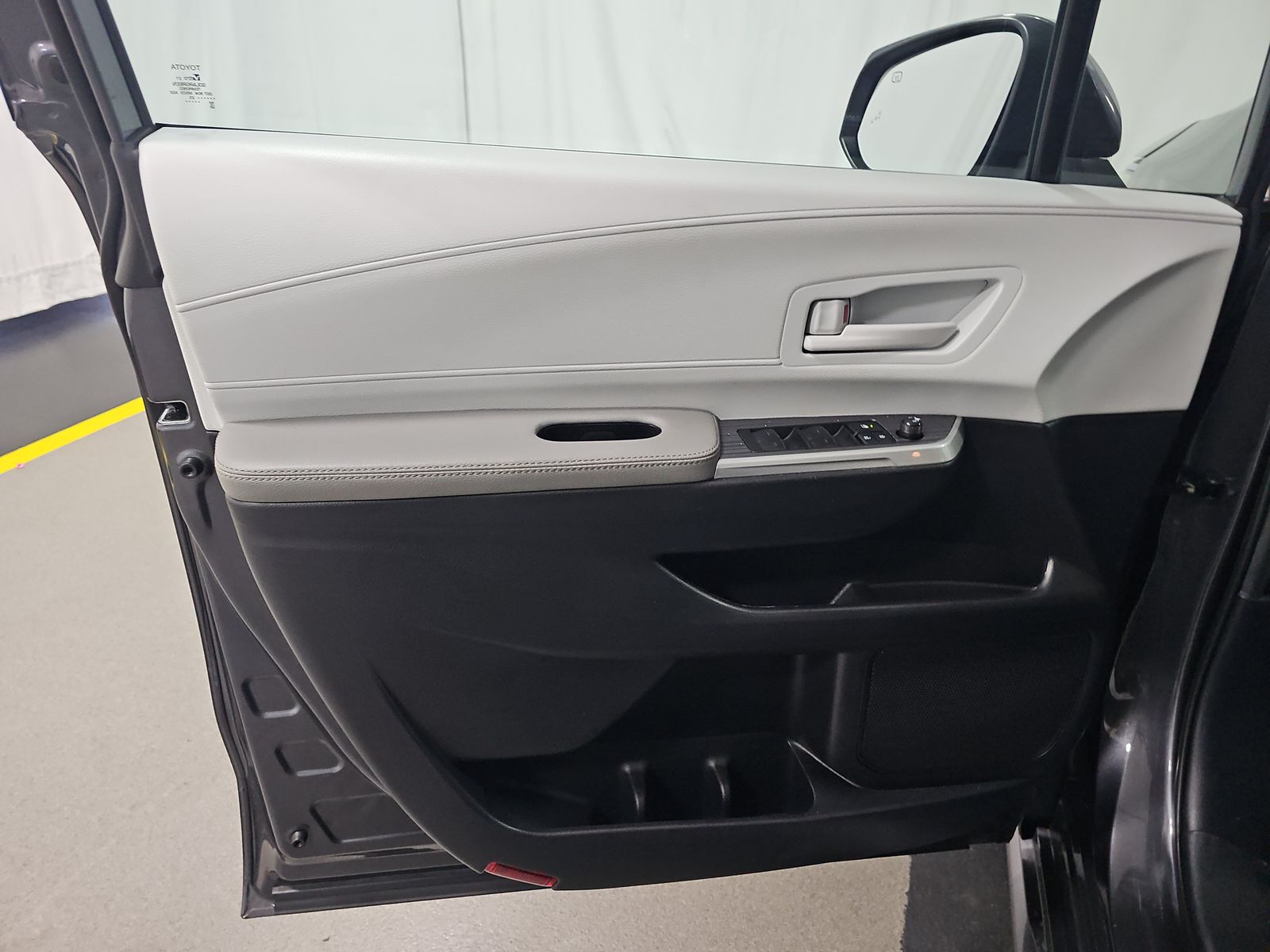 2025 Toyota Sienna LE FWD