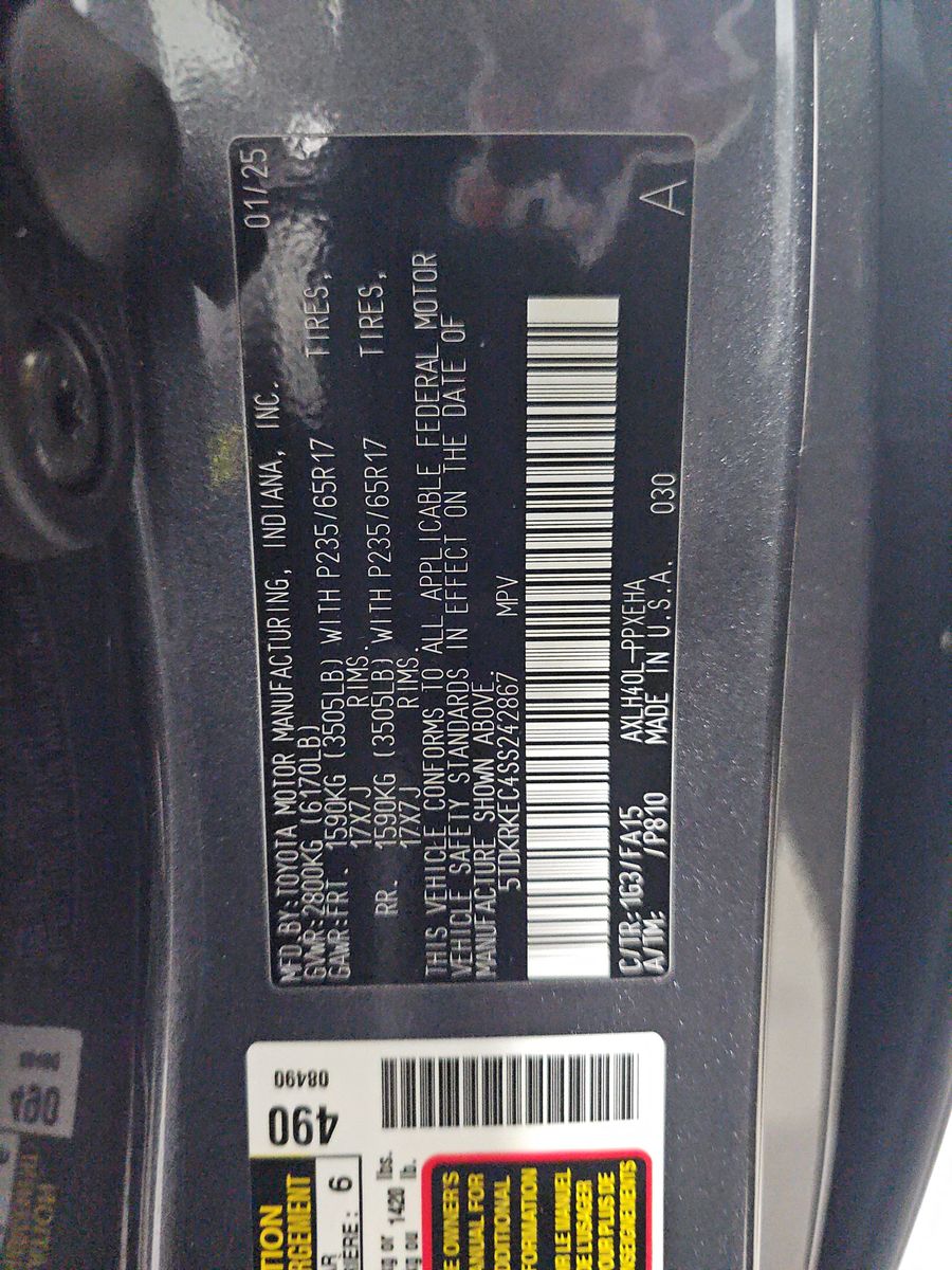 2025 Toyota Sienna LE FWD