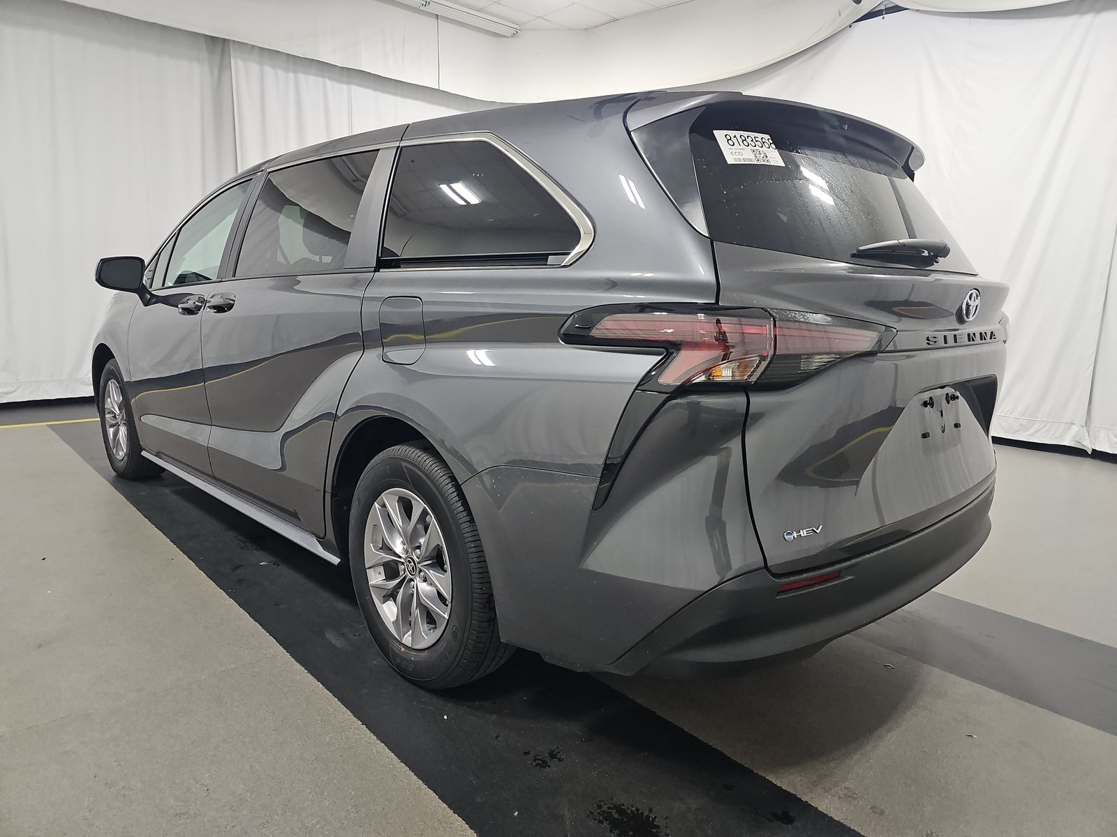 2025 Toyota Sienna LE FWD
