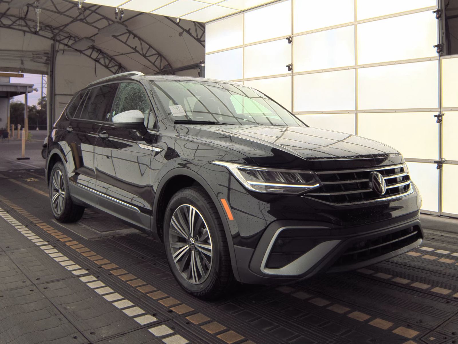 2024 Volkswagen Tiguan 2.0T Wolfsburg Edition FWD