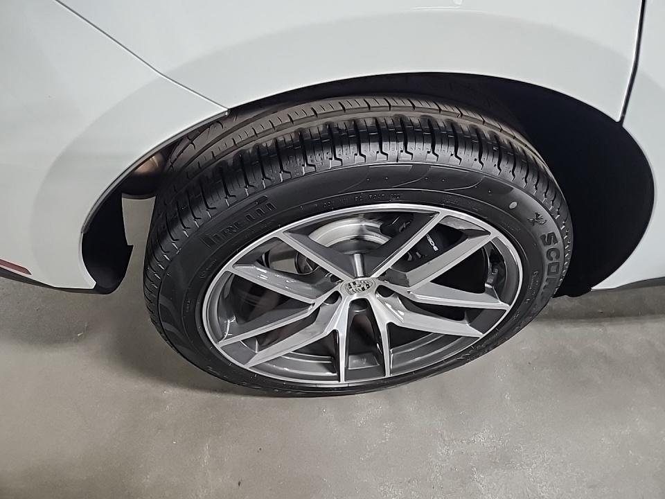 2025 Porsche Macan Base AWD