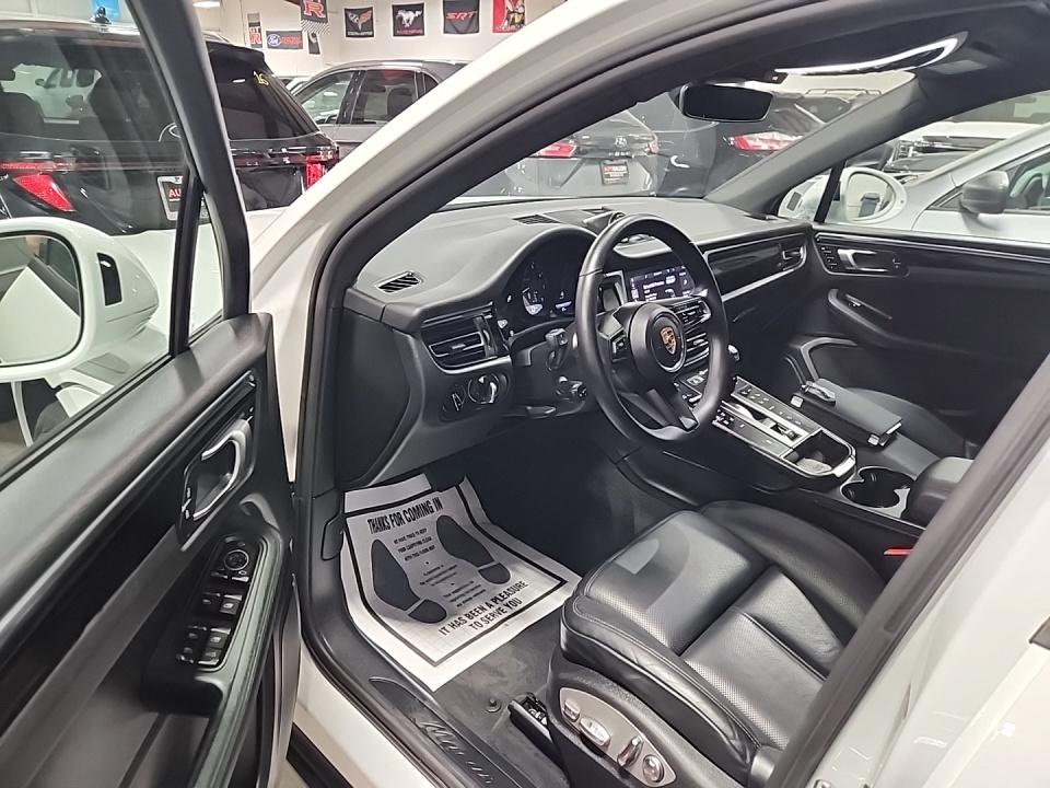2025 Porsche Macan Base AWD